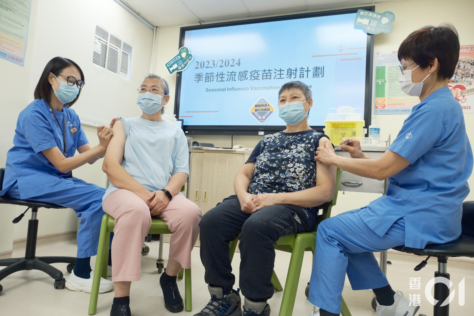 夏季流感高峰期未過,而冬季流感高峰期明年初到來,料會流行新病毒株,醫管局10月3日呼籲市民在10月至11月打流感疫苗。(盧翊銘攝) 夏季流感高峰期未過,而冬季流感高峰期明年初到來,料會流行新病毒株,醫管局10月3日呼籲市民在10月至11月打流感疫苗。(盧翊銘攝)