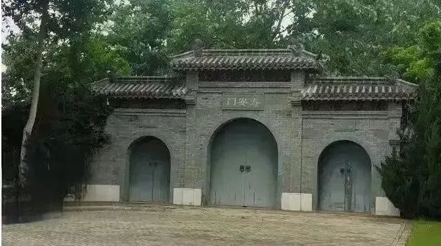 恒大帝國轟然坍..原因  風水八卦茶棧