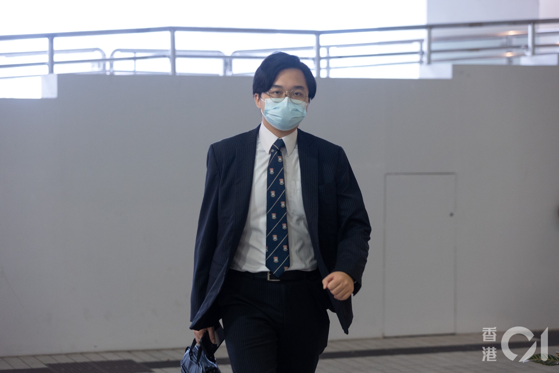 港大校委本科生代表戚由康出席會議前表示,促校委會盡快成立調查委員會。(夏家朗攝) 港大校委本科生代表戚由康出席會議前表示,促校委會盡快成立調查委員會。(夏家朗攝)