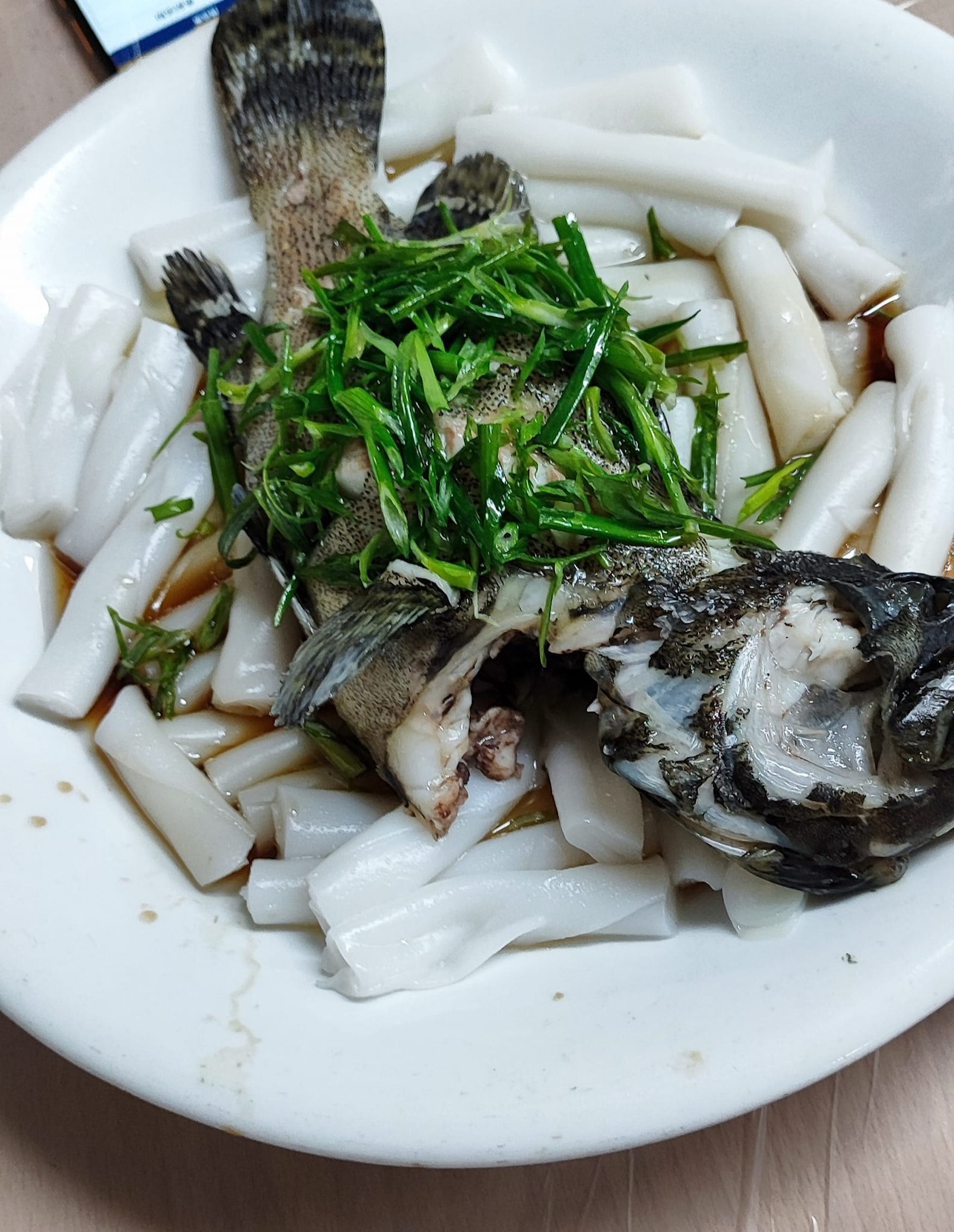 蒸魚腸粉墊好食啲?(圖源:facebook香港街市魚類海鮮研究社) 蒸魚腸粉墊好食啲?(圖源:facebook香港街市魚類海鮮研究社)