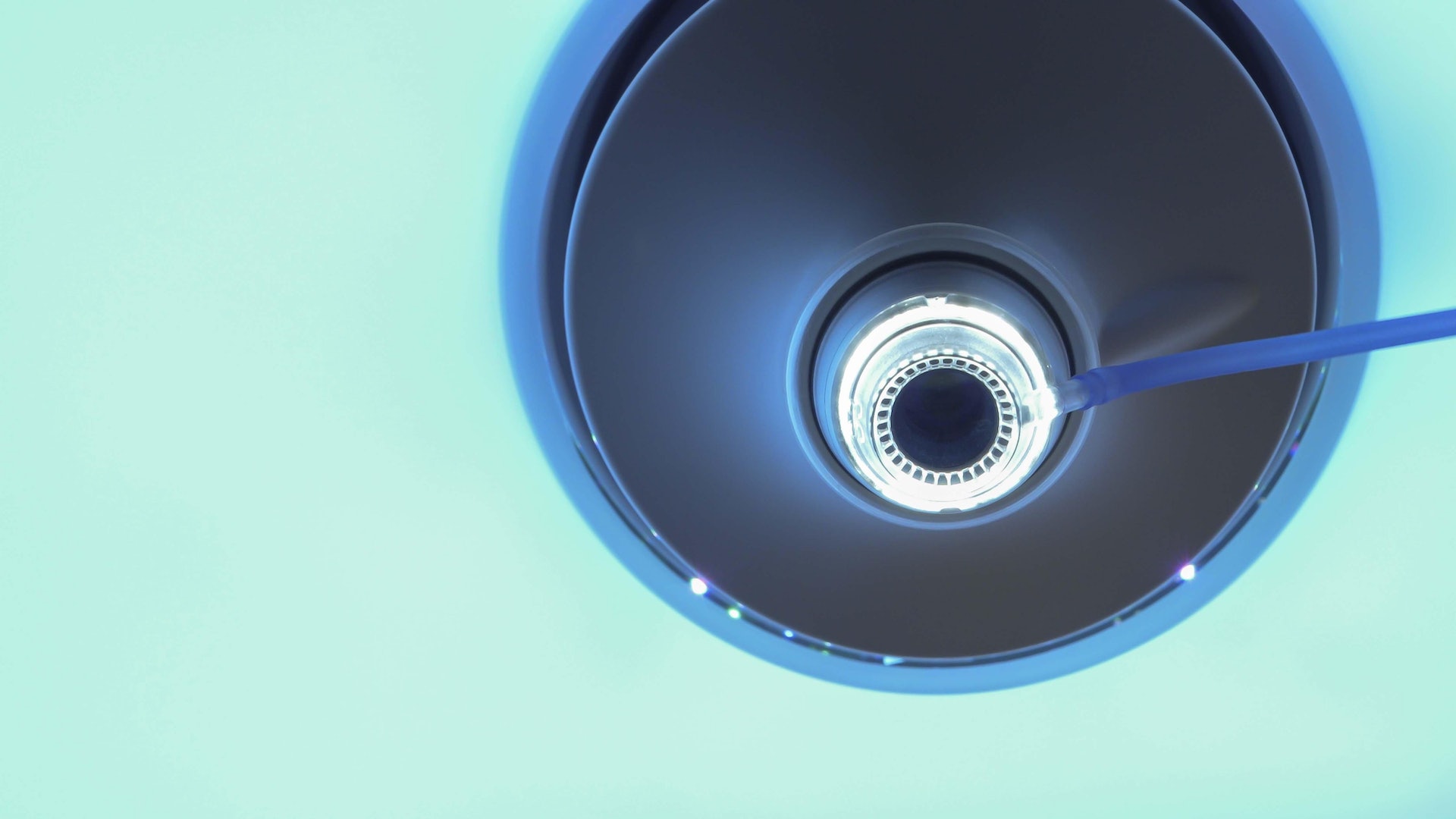 矯視開始前會用儀器固定眼球,因此不用擔心過程中會眨眼。