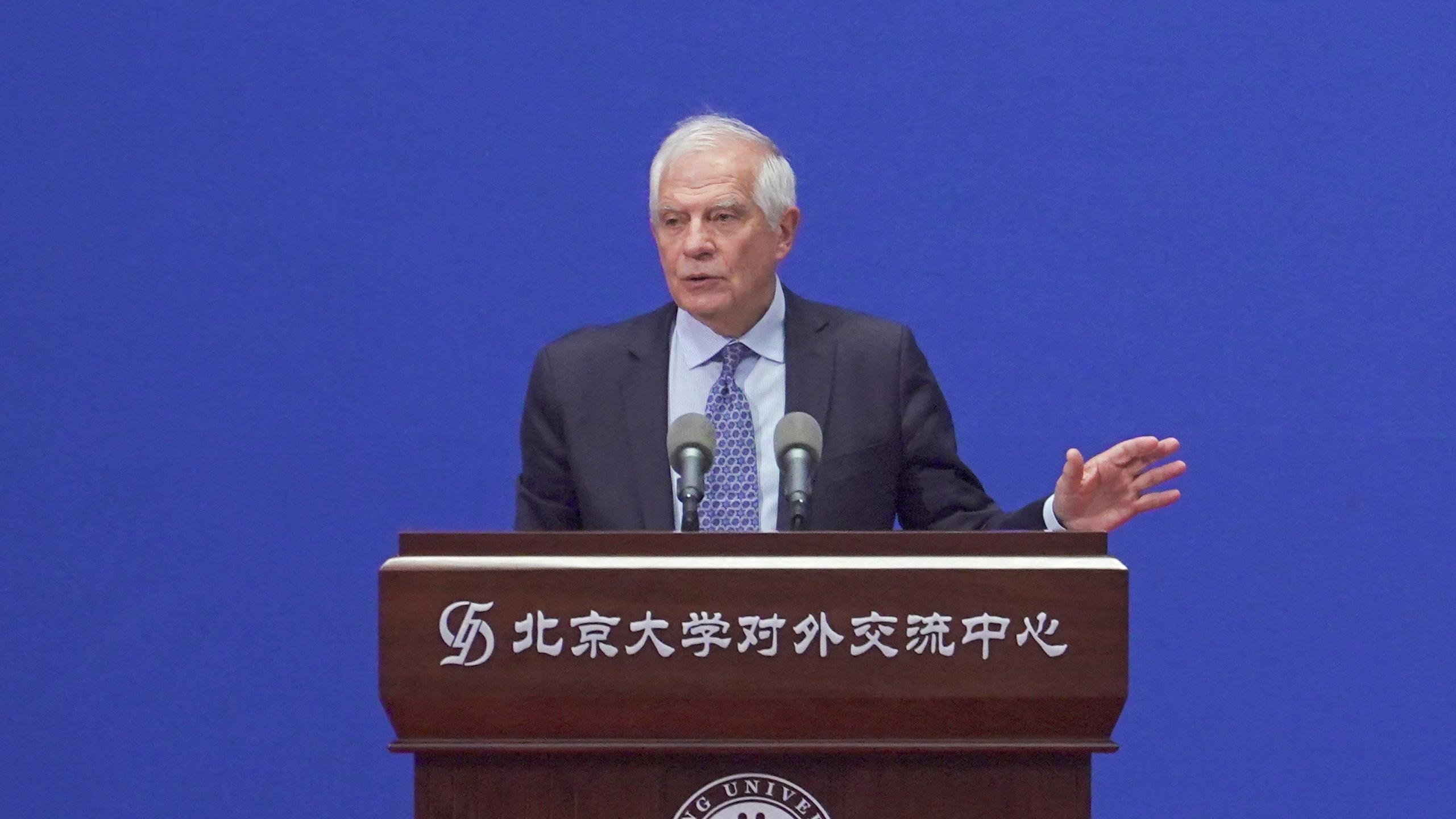 中歐關係：歐盟外交與安全政策高級代表博雷利（Josep Borrell）2023年10月13日在一個於北京大學舉行的活動發表講話。（Reuters）
