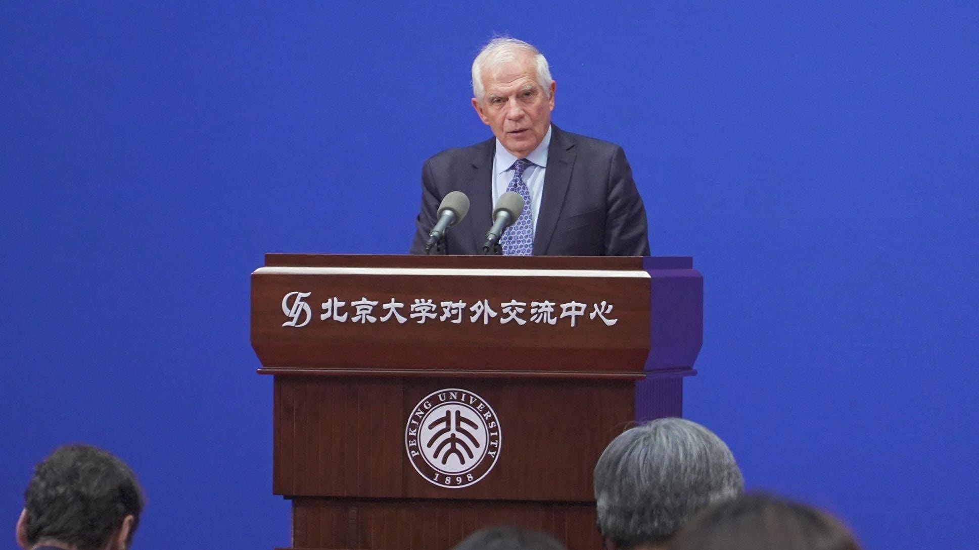 中歐關係：歐盟外交與安全政策高級代表博雷利（Josep Borrell）2023年10月13日在一個於北京大學舉行的活動發表講話。（Reuters）