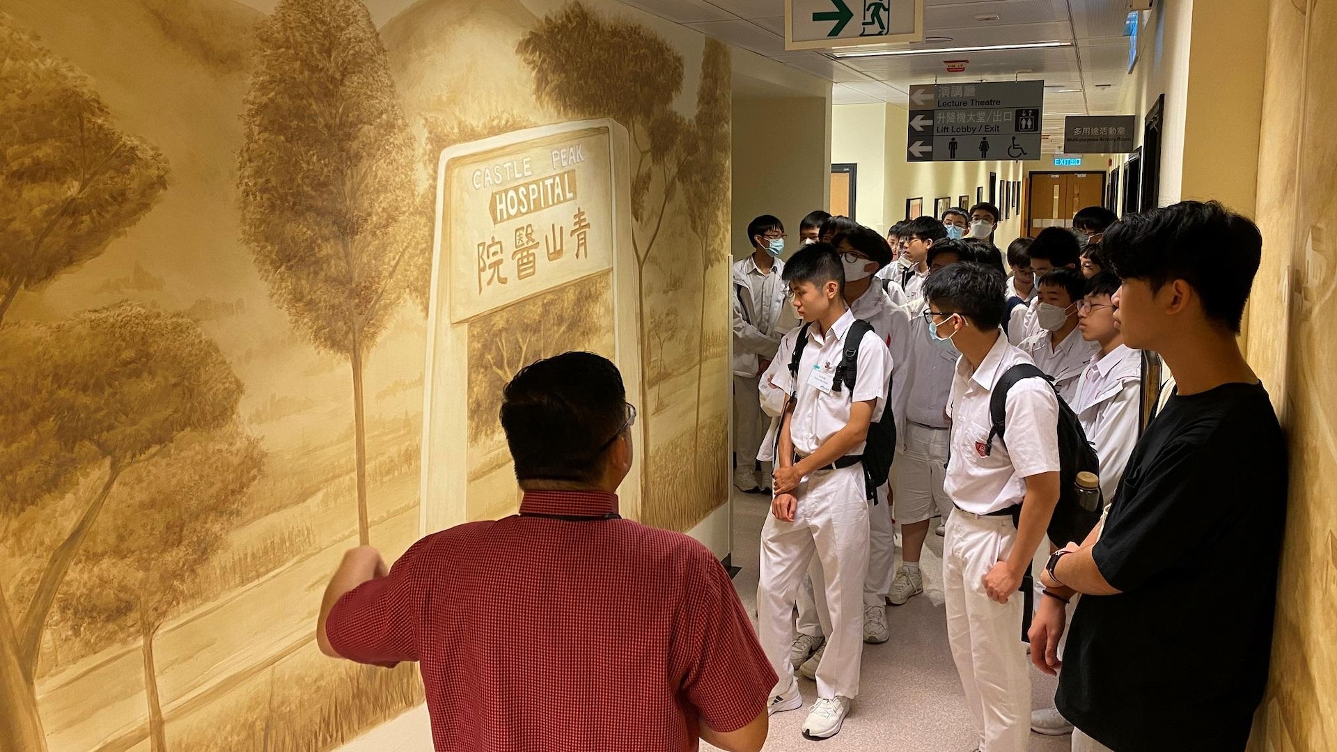 校園天地|皇仁書院30名學生及舊生入青山醫院體驗 撞見大師兄 校園天地|皇仁書院30名學生及舊生入青山醫院體驗 撞見大師兄