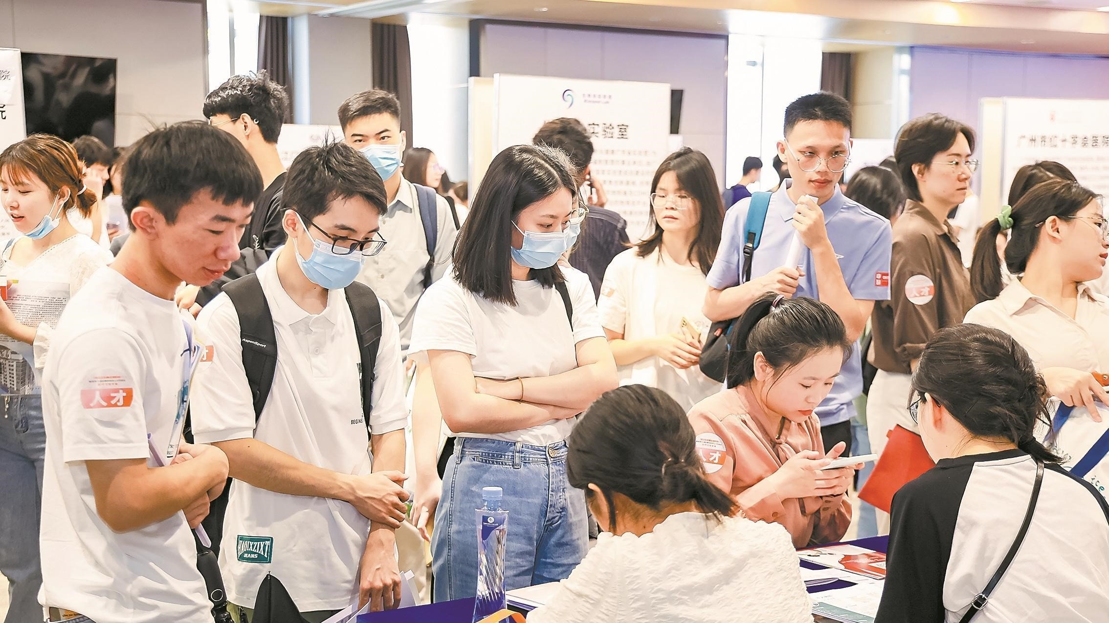 大灣區青年科技人才對接會高薪攬醫療人才　超千人達成就業意向