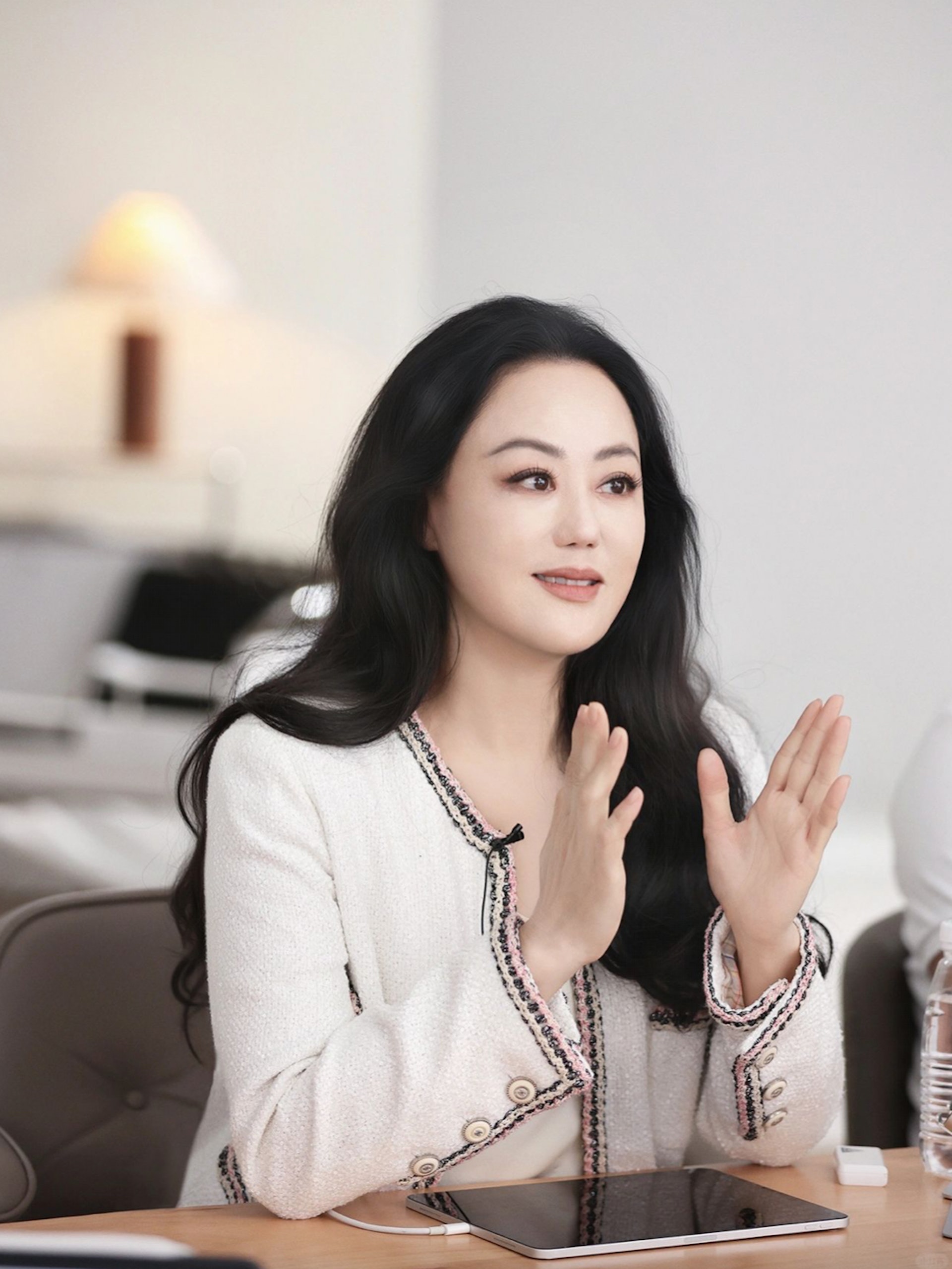 60歲章小蕙以「名媛風」直播7小時賺逾1億元!公開24愛用好物清單