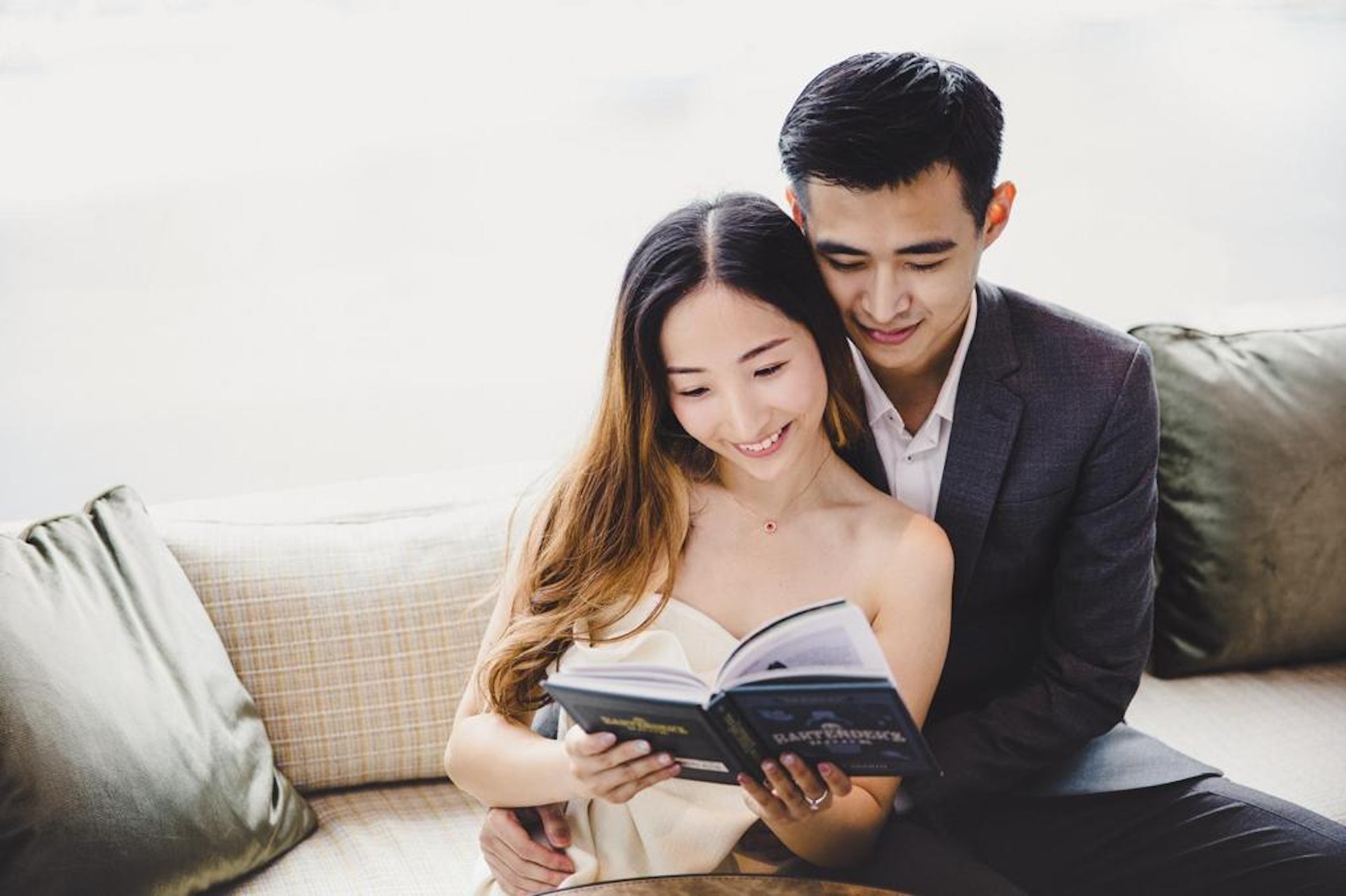 楊嘉驃確診胃癌兩星期後,未婚妻Christine主動提出求婚,一直守候病床旁,陪伴他對抗頑疾。(受訪者提供) 楊嘉驃確診胃癌兩星期後,未婚妻Christine主動提出求婚,一直守候病床旁,陪伴他對抗頑疾。(受訪者提供)