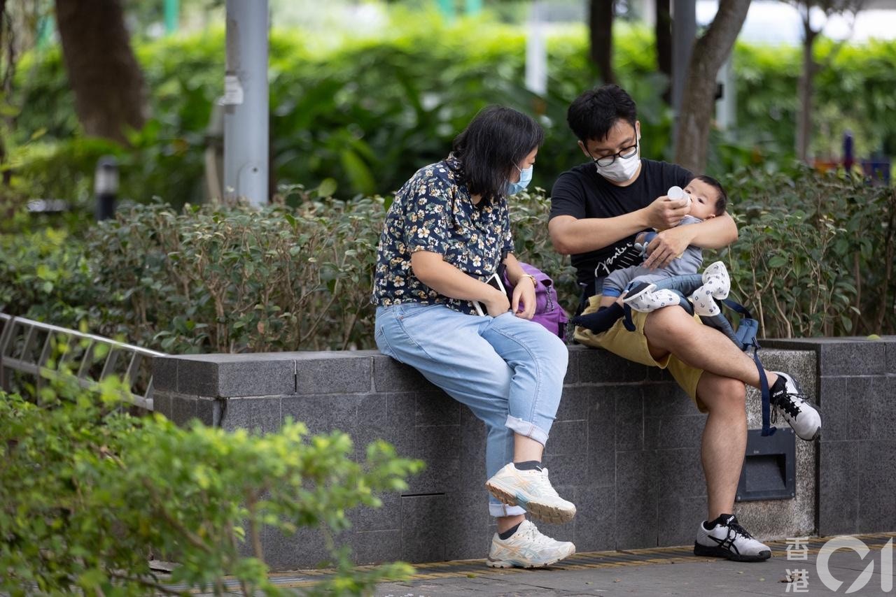 消息指，政府將加大力度鼓勵生育，早前展開研究派錢催谷的可行性，其中一個可能方向是研究向每名新生嬰派發2萬元款項。（廖雁雄攝）
