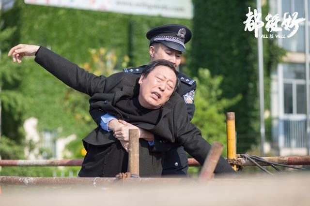 內地有9旬老翁娶了照顧自己的56歲護工，婚後發現妻子從他存款中取出5萬多元，痛失錢財後決定將妻子告上法庭。（《都挺好》劇照）