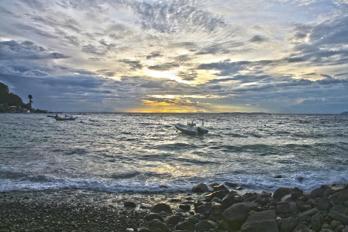 阿尼洛（Anilao） （維基百科）