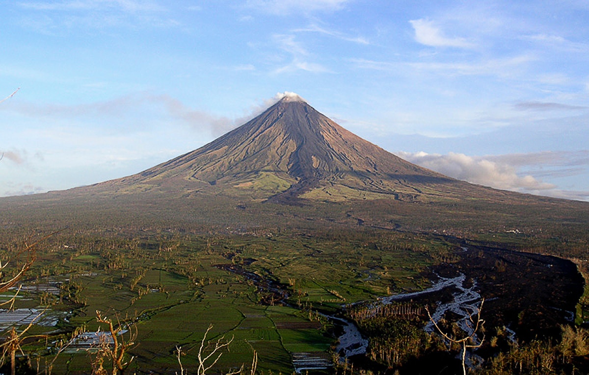 阿爾拜馬榮火山（維基百科）