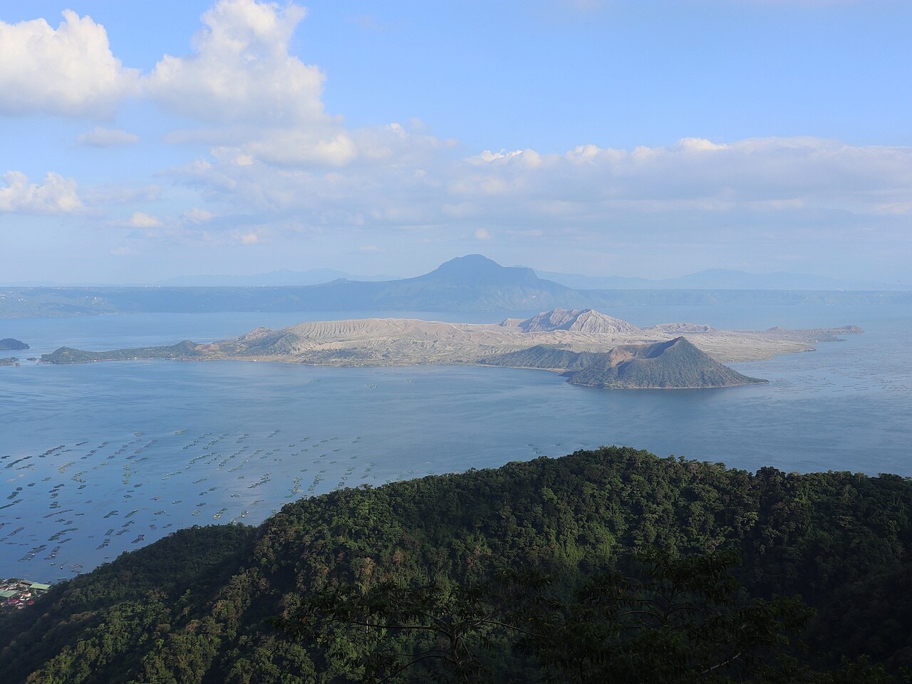 塔阿爾火山（Taal Volcano）（維基百科）