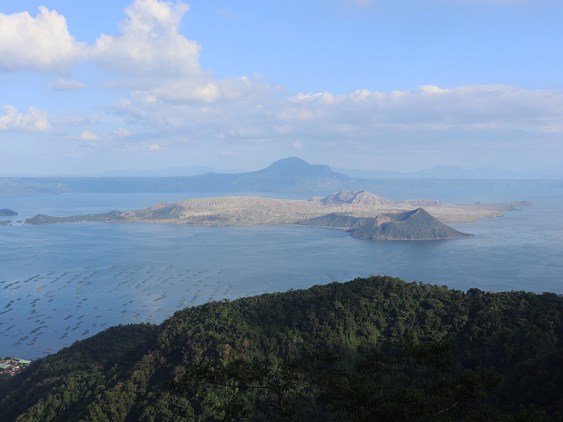 塔阿爾火山(Taal Volcano)(維基百科) 塔阿爾火山(Taal Volcano)(維基百科)