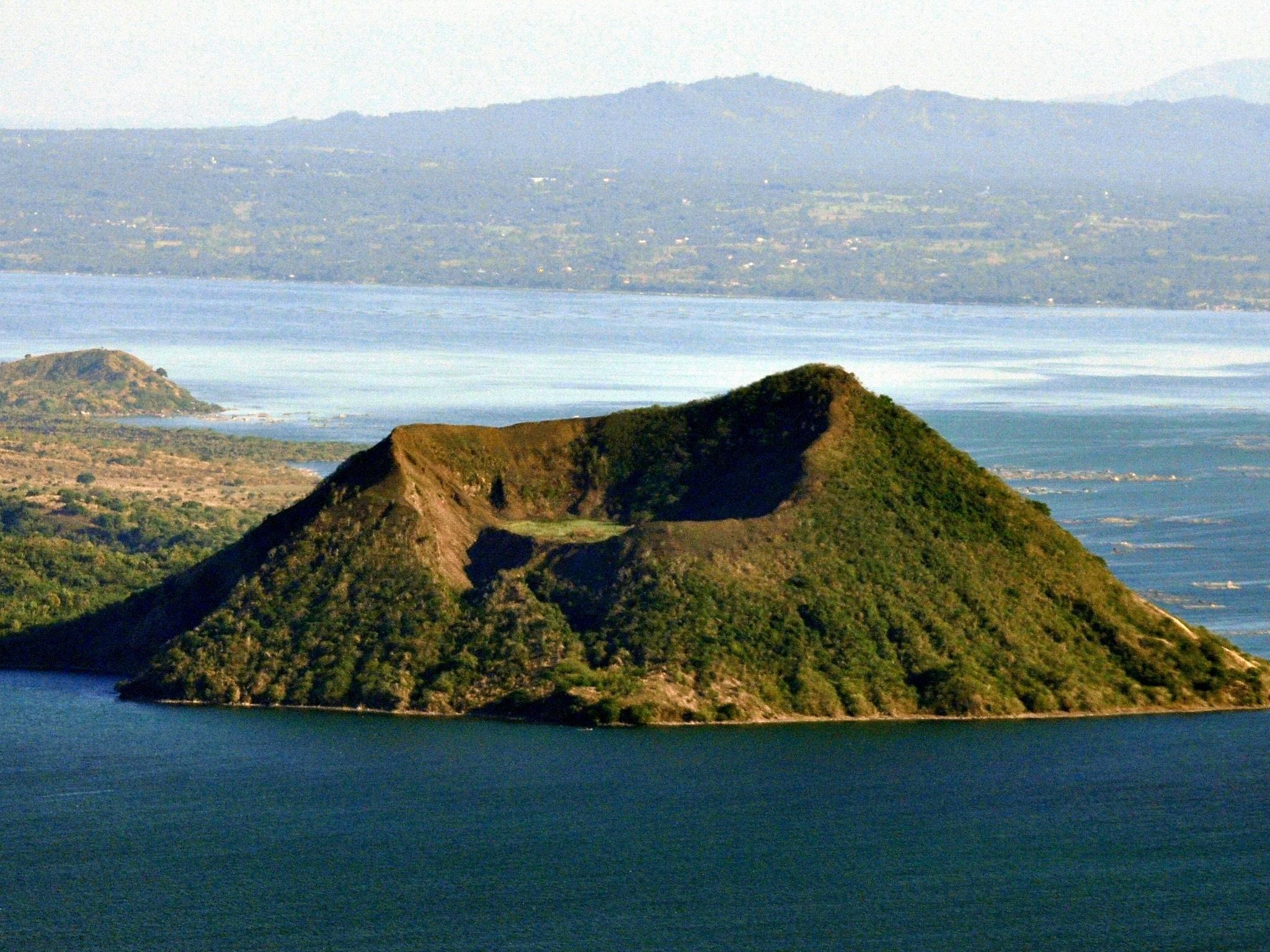 塔阿爾火山（Taal Volcano）（維基百科）