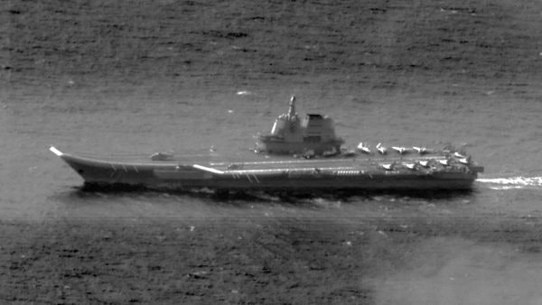 山東艦今通過巴士海峽清晰畫面曝光 台軍:檢派適切兵力監控應處 山東艦今通過巴士海峽清晰畫面曝光 台軍:檢派適切兵力監控應處