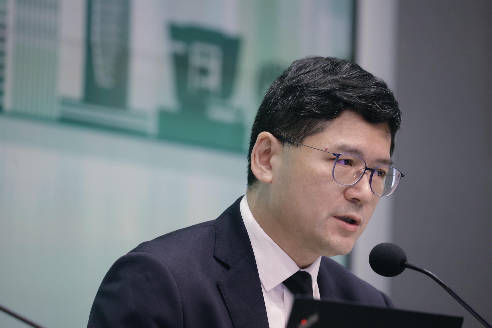 醫管局行政總裁高拔陞。(歐嘉樂攝) 醫管局行政總裁高拔陞。(歐嘉樂攝)