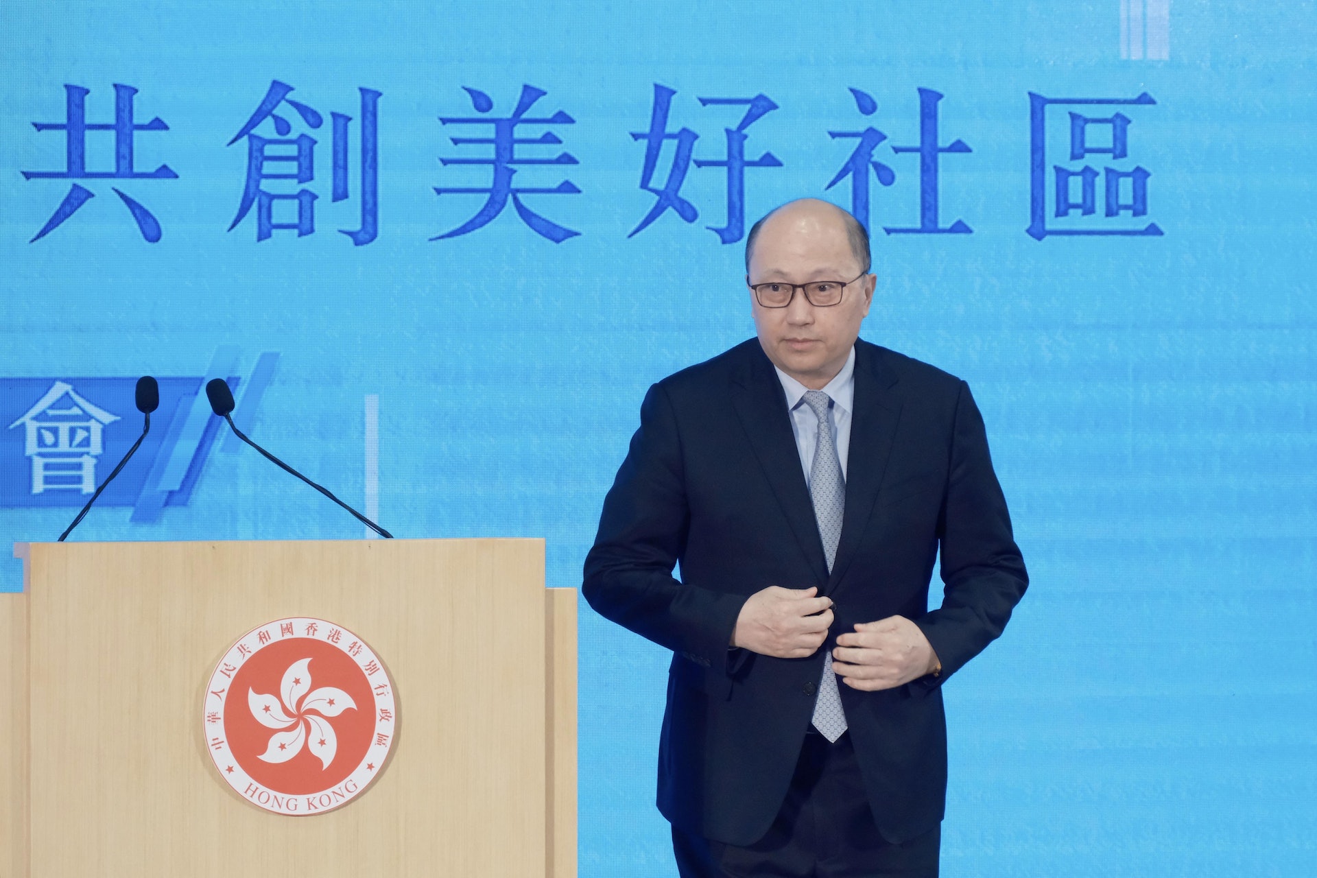 鄭雁雄稱,反中亂港者、非愛國者應該就應該連參選資格都無,「不可能昨天仍在反中亂港,所屬政團仍在反中亂港,今日喊一兩句口號便變成愛國者」。(盧翊銘攝) 鄭雁雄稱,反中亂港者、非愛國者應該就應該連參選資格都無,「不可能昨天仍在反中亂港,所屬政團仍在反中亂港,今日喊一兩句口號便變成愛國者」。(盧翊銘攝)