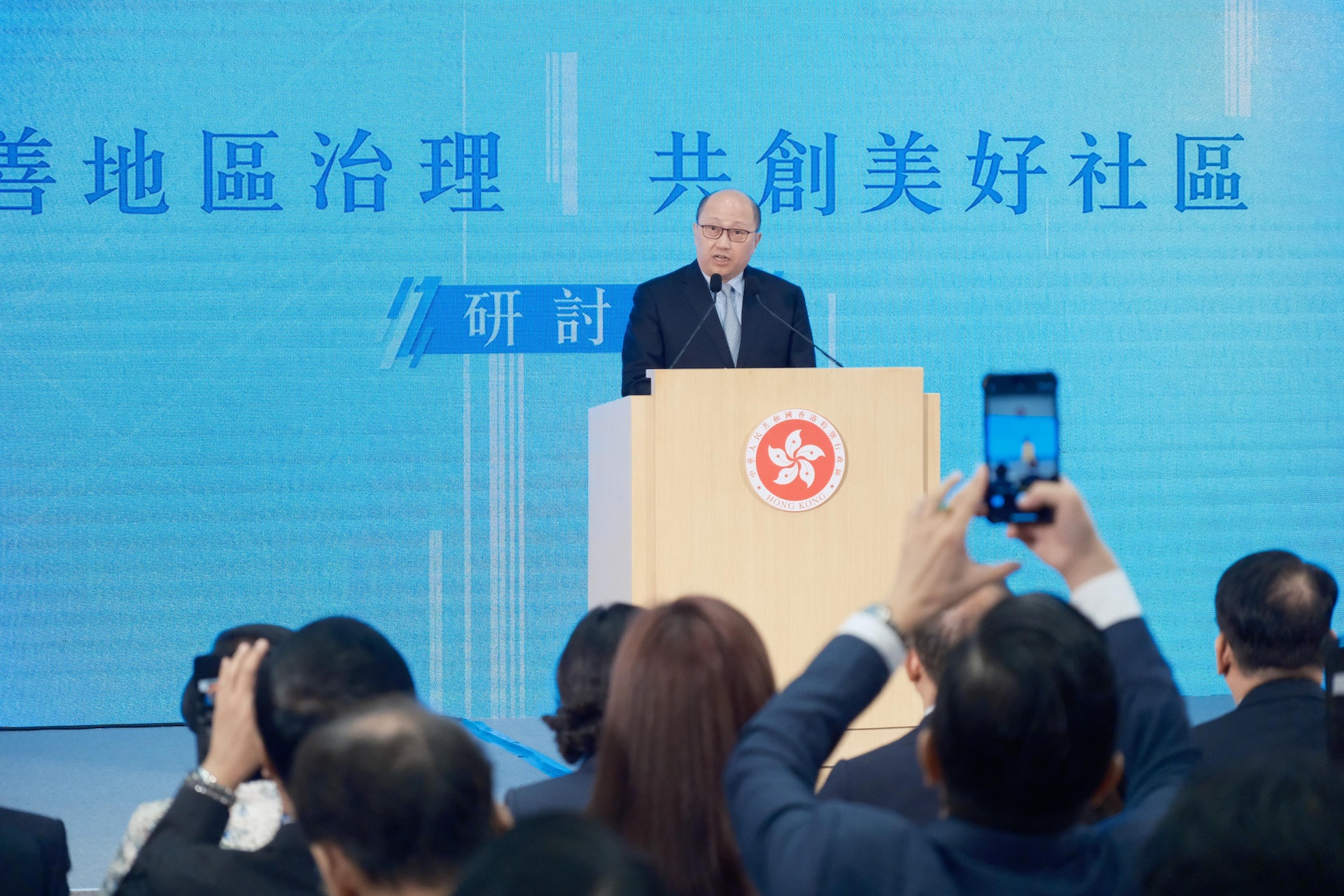 鄭雁雄稱,反中亂港者、非愛國者應該就應該連參選資格都無,「不可能昨天仍在反中亂港,所屬政團仍在反中亂港,今日喊一兩句口號便變成愛國者」。(盧翊銘攝) 鄭雁雄稱,反中亂港者、非愛國者應該就應該連參選資格都無,「不可能昨天仍在反中亂港,所屬政團仍在反中亂港,今日喊一兩句口號便變成愛國者」。(盧翊銘攝)