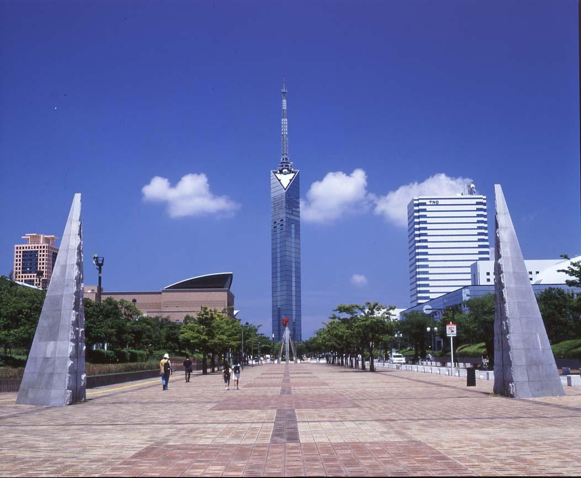 福岡市中心(圖片來源:福岡縣旅遊官網) 日本自由行|福岡機場到博多最快5分鐘!3大出市區方法 巴士直達別府由布院