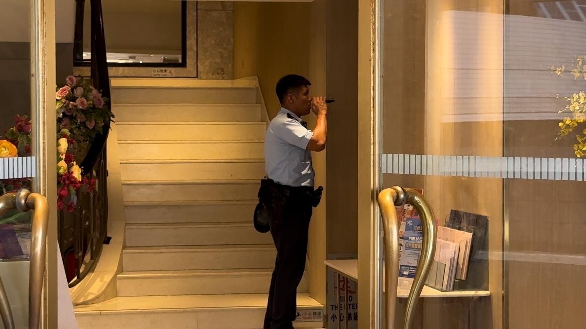 尖沙咀文化中心映月樓遭爆竊損失一部電話警方到場調查