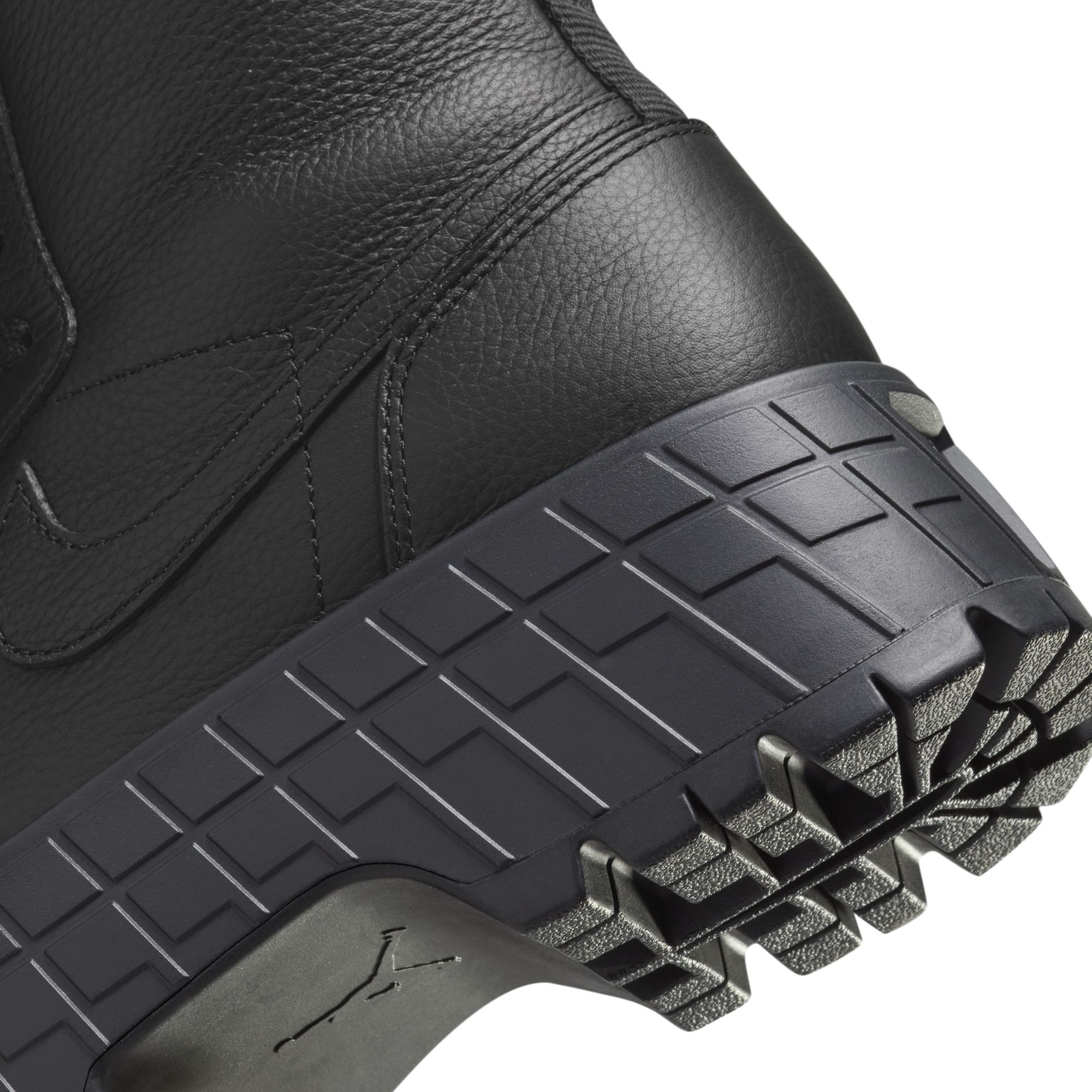 Air Jordan 1竟推出女裝厚底球靴全黑外形超型格預明年1月上架