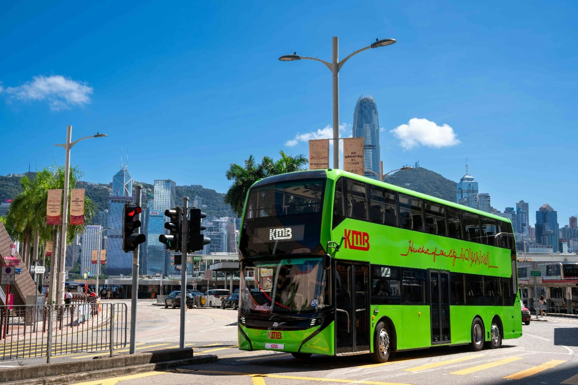 九巴的亞歷山大丹尼士Enviro500EV已陸續抵港,並正接受運輸署嚴格的車型及性能測試,經署方批准後便可以服務市民。(九巴提供) 九巴的亞歷山大丹尼士Enviro500EV已陸續抵港,並正接受運輸署嚴格的車型及性能測試,經署方批准後便可以服務市民。(九巴提供)