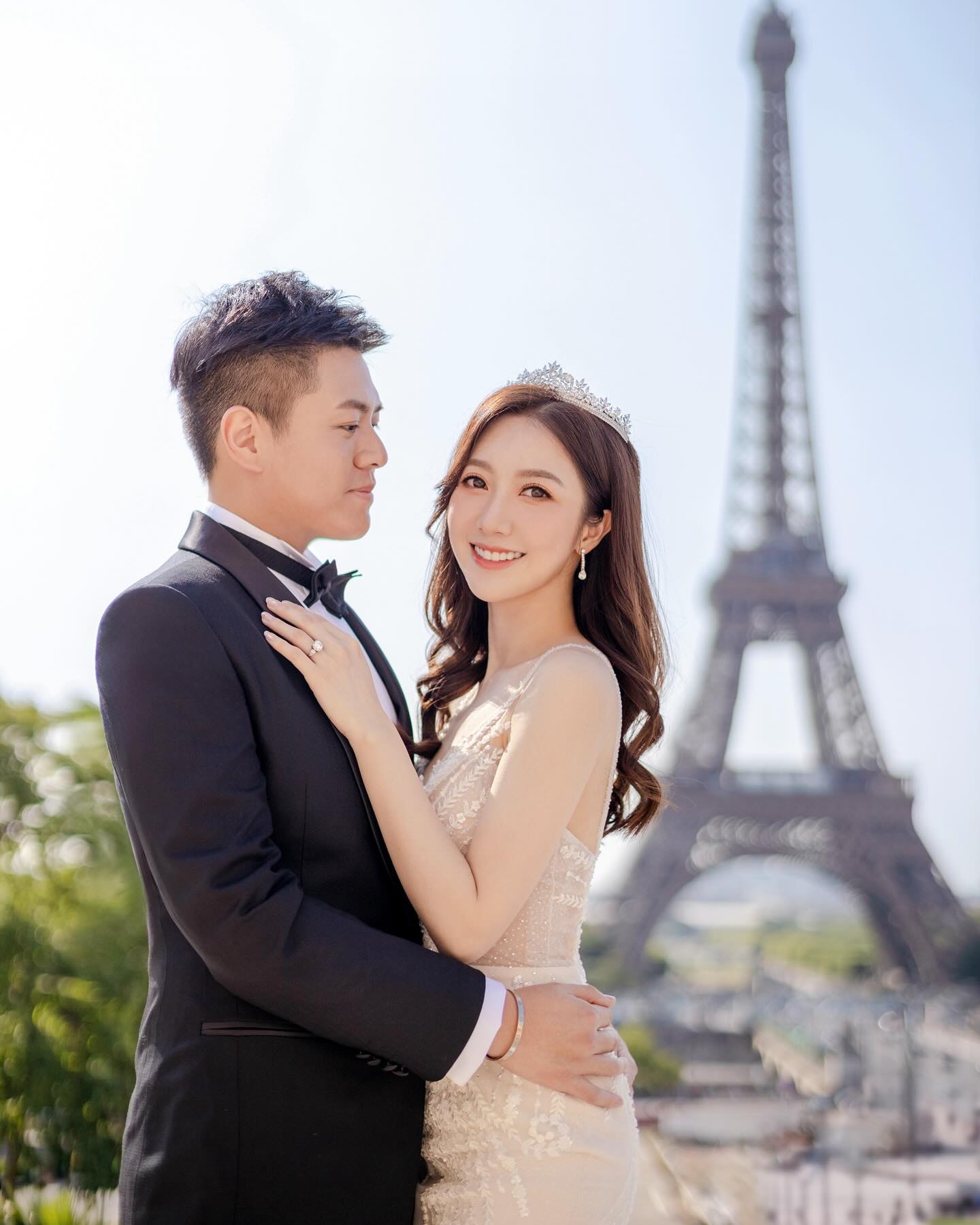 何依婷（Regina）戴上后冠如公主般出嫁，無名指上巨鑽戒指相當耀眼。（IG：@reginahyt）