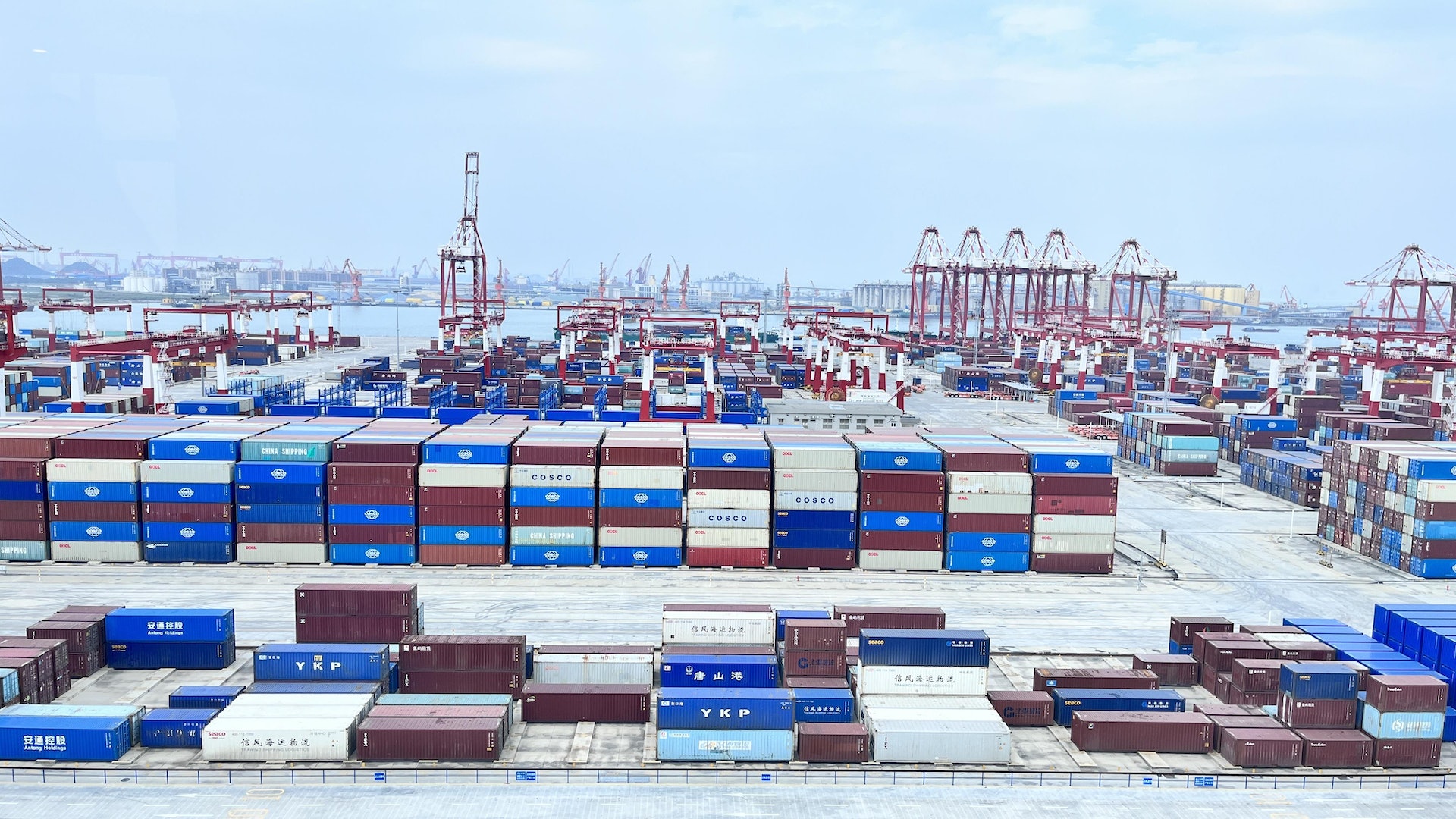 全球最大自動化碼頭南沙港與香港互補每年約80萬貨櫃在港駁船