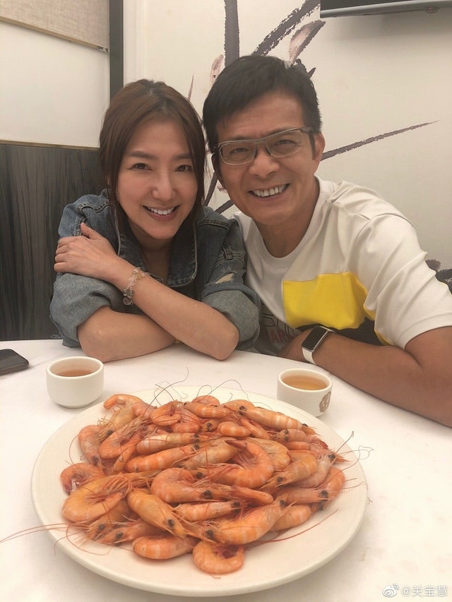 有消息傳出黃日華求婚成功。（圖／翻攝自關寶慧微博）
