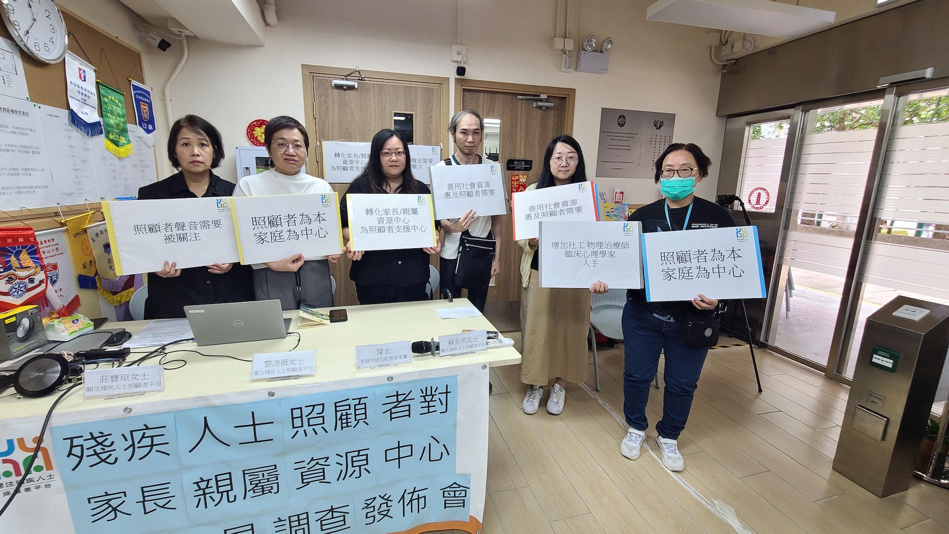 關注殘疾人士照顧者平台收集361份問卷。結果顯示接近6成受訪照顧者未曾聽過資源中心,更有接近8成受訪者未曾使用過服務。(關注殘疾人士照顧者平台提供) 關注殘疾人士照顧者平台收集361份問卷。結果顯示接近6成受訪照顧者未曾聽過資源中心,更有接近8成受訪者未曾使用過服務。(關注殘疾人士照顧者平台提供)