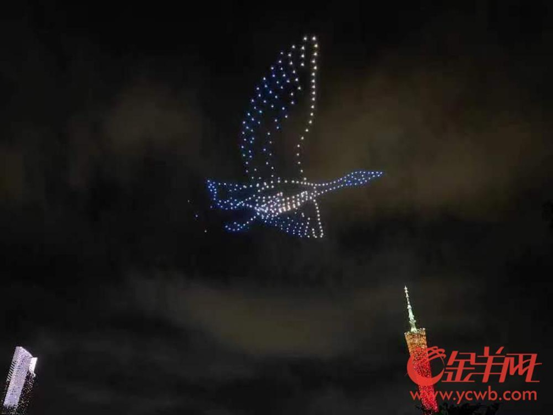 華人文化藝術節廣州塔璀璨亮燈。（羊城晚報）