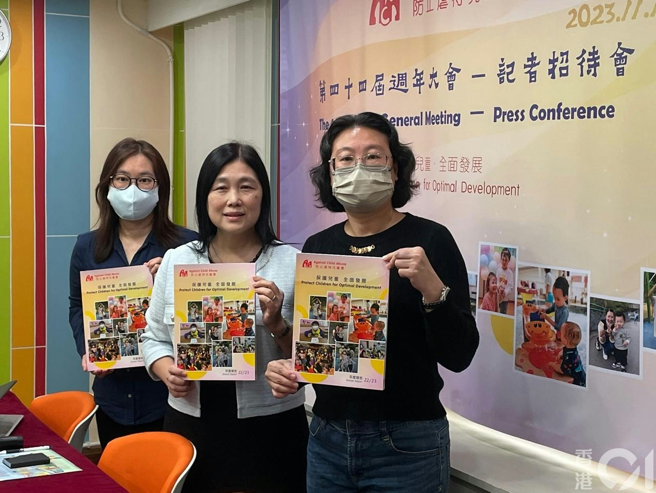 防止虐待兒童會今日（16日）發布2022/23年度的統計數字，共接到 1,232 宗熱線舉報及諮詢服務，當中有 187 宗(15%)為懷疑虐兒個案。（洪芷菁攝）