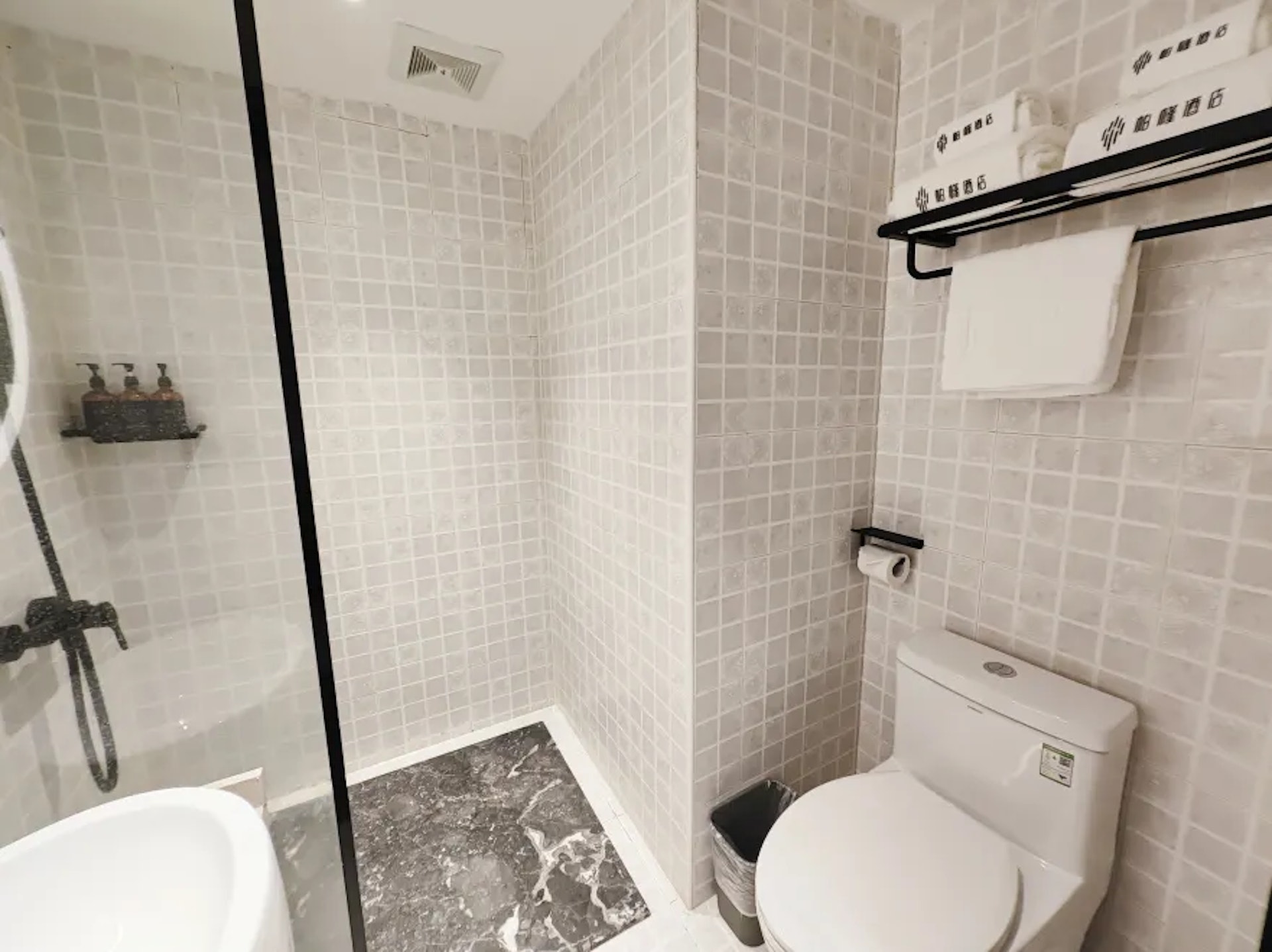 柏槿酒店(深圳東門步行街店)(Bojin Hotel (Shenzhen Dongmen Walkway))(圖片來源:Trip.com) 柏槿酒店(深圳東門步行街店)(Bojin Hotel (Shenzhen Dongmen Walkway))(圖片來源:Trip.com)