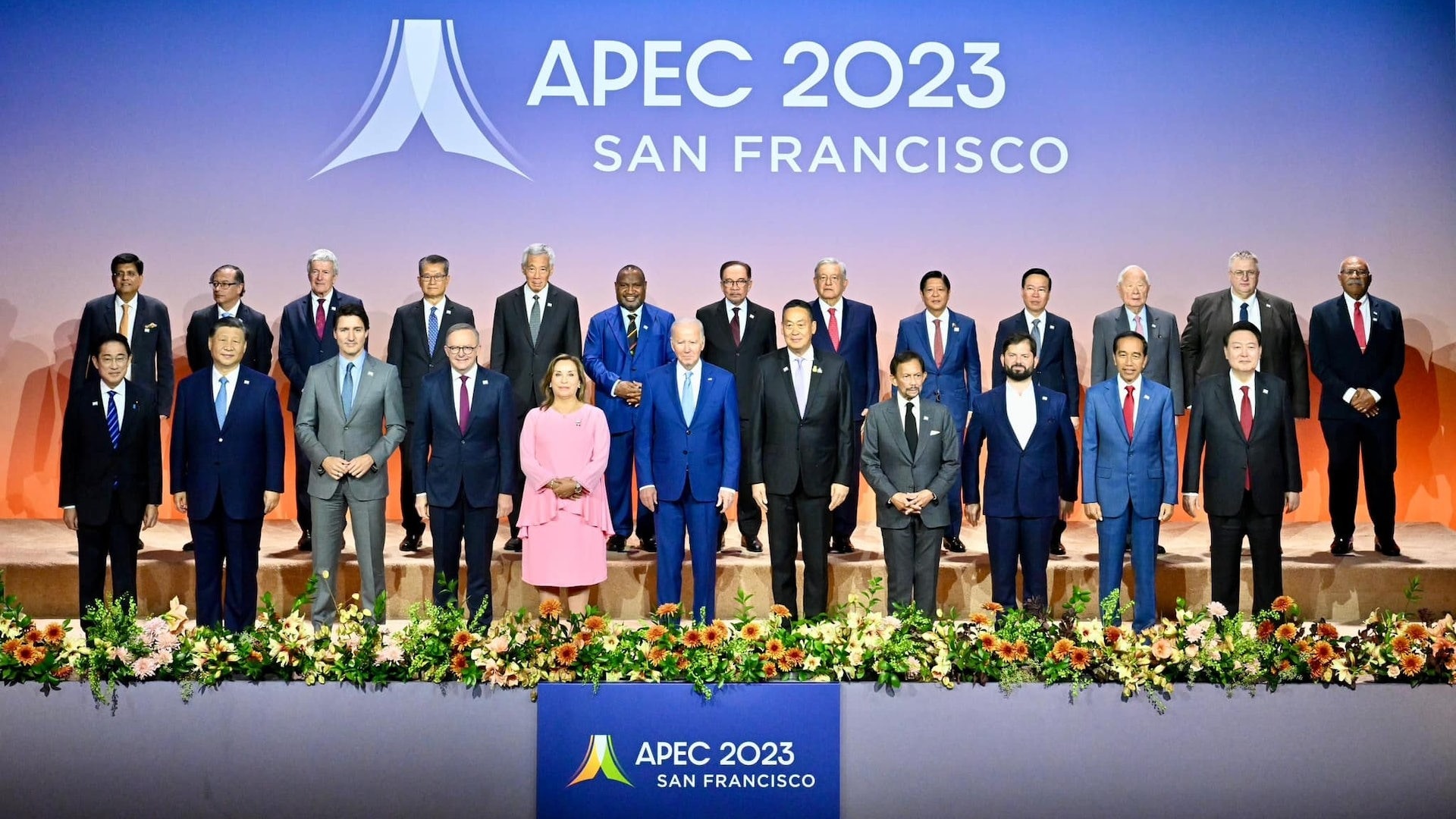 APEC峰會｜領導人大合照出爐 台媒：習近平與張忠謀全程零交流
