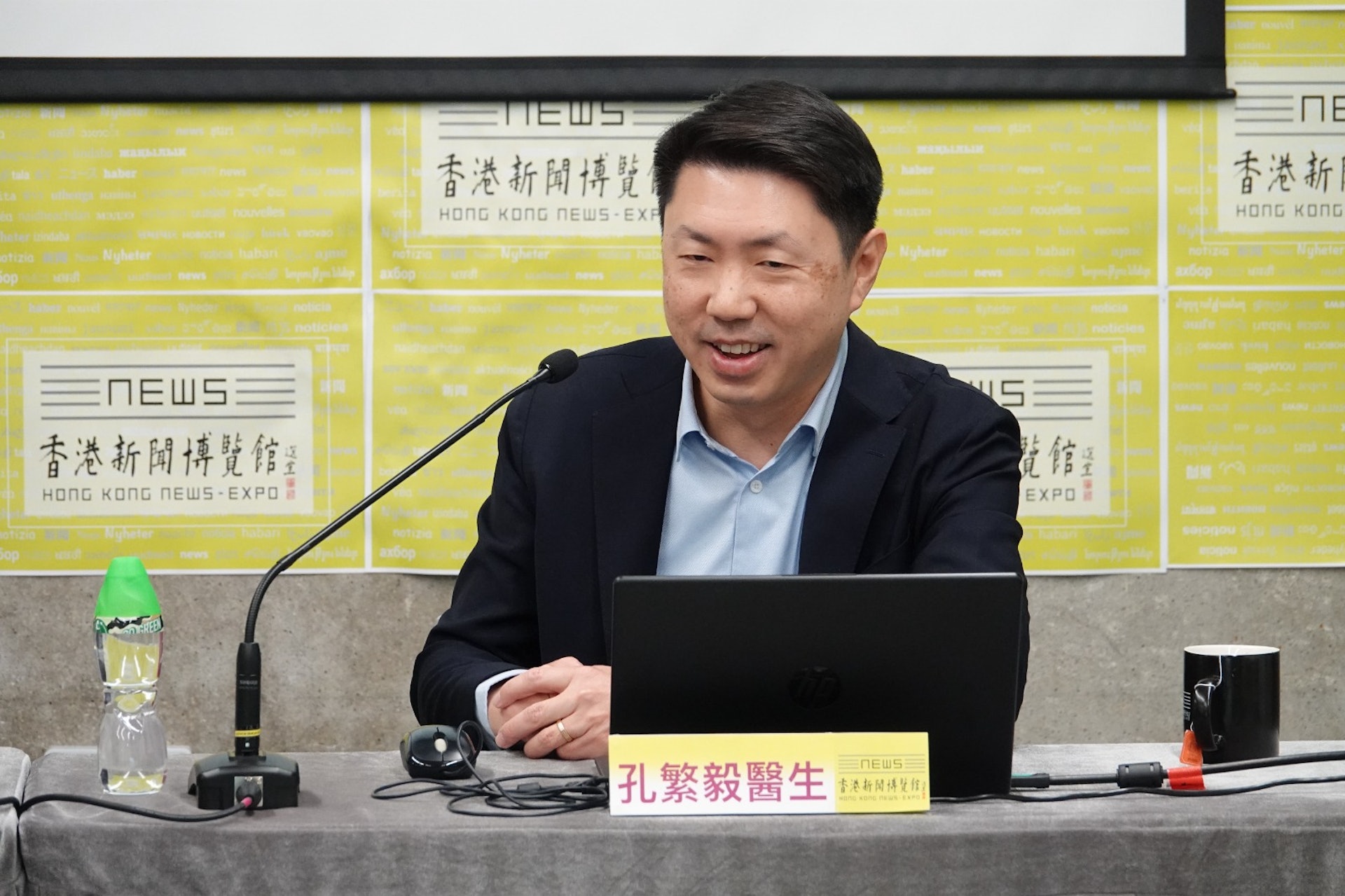 港大醫學院內科學系傳染病科主任及臨床教授孔繁毅11月18日在香港新聞博覽館講座表示,香港12月將踏入新冠病毒高峰期,而明年2月農曆新年後便到冬季流感高峰。 港大醫學院內科學系傳染病科主任及臨床教授孔繁毅11月18日在香港新聞博覽館講座表示,香港12月將踏入新冠病毒高峰期,而明年2月農曆新年後便到冬季流感高峰。