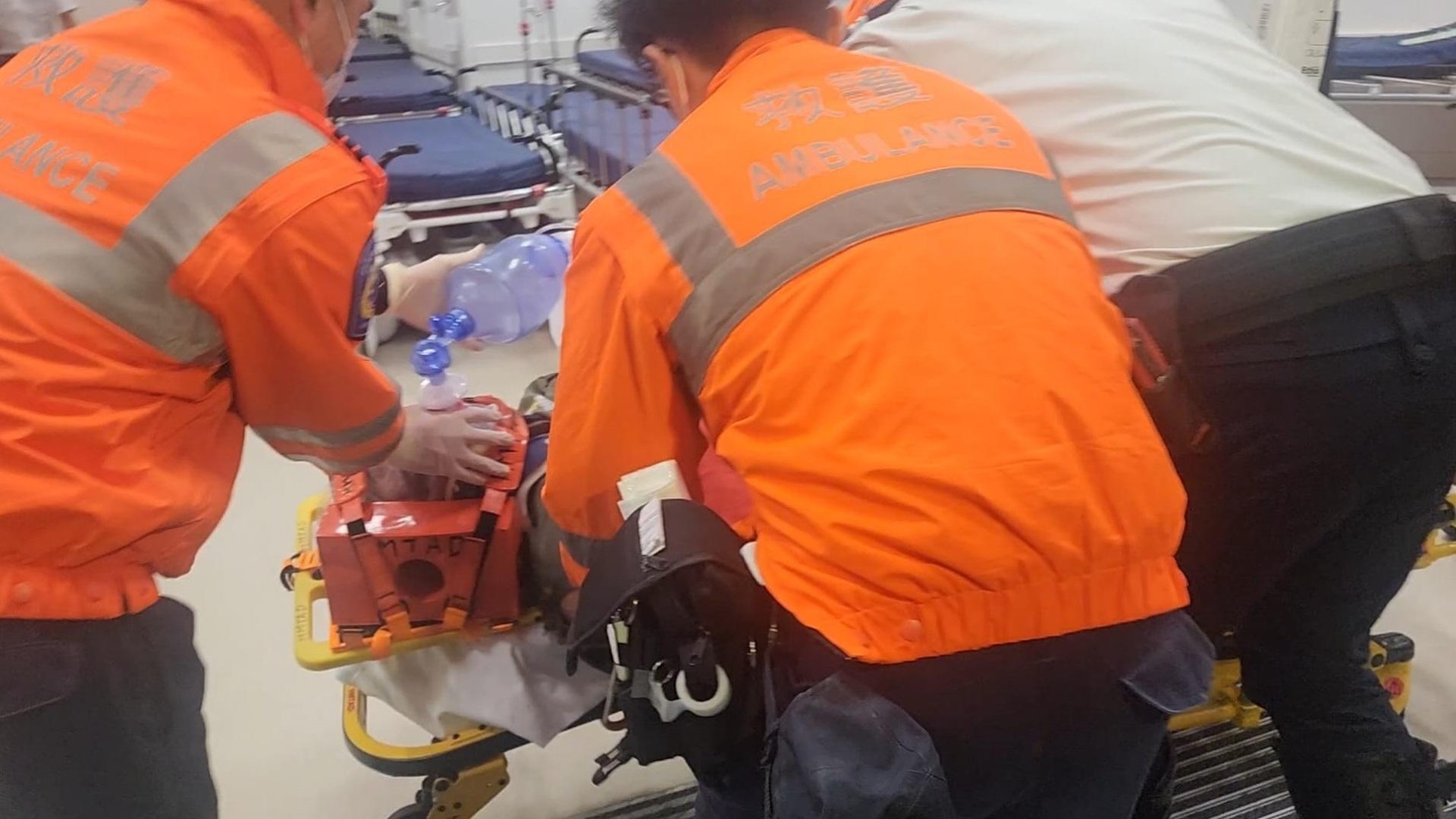 傷者昏迷送院搶救。