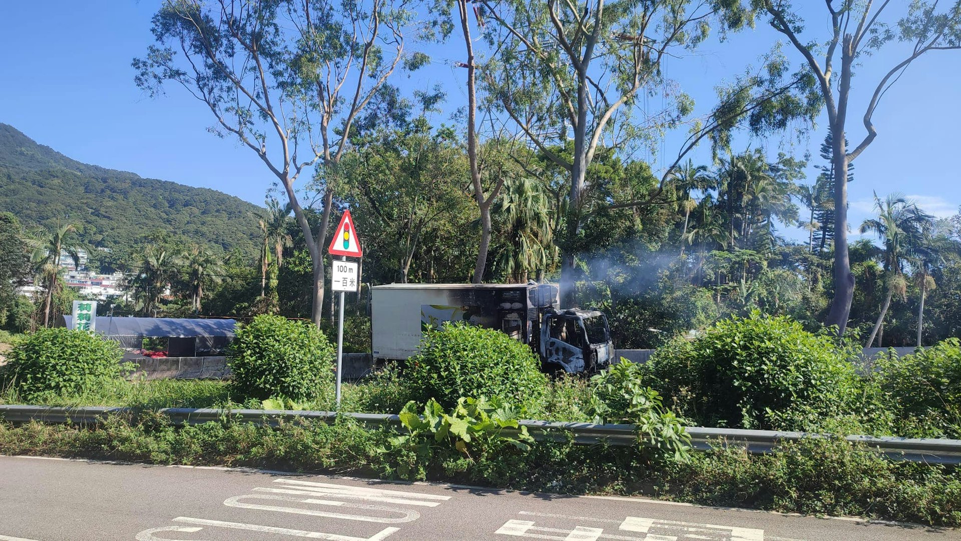 The front of the truck involved was burned and only the frame remained. (Photo from Facebook’s “Hong Kong Emergency Reporting Area”) The front of the truck involved was burned and only the frame remained. (Photo from Facebook’s “Hong Kong Emergency Reporting Area”)