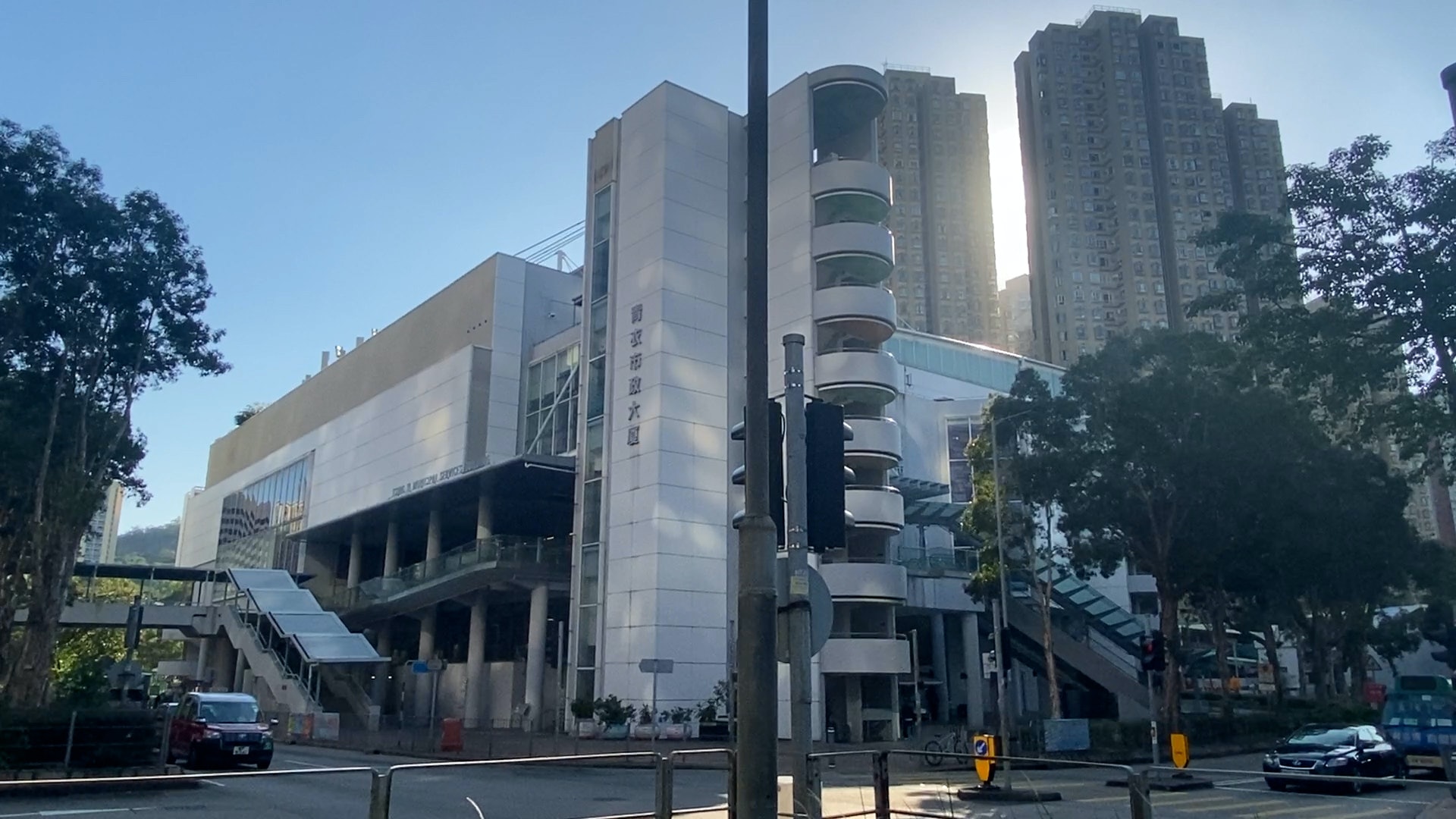青衣街市由青衣港鐵站,B出口步行約5至6分鐘便到達。(黃偉麟攝) 青衣街市由青衣港鐵站,B出口步行約5至6分鐘便到達。(黃偉麟攝)