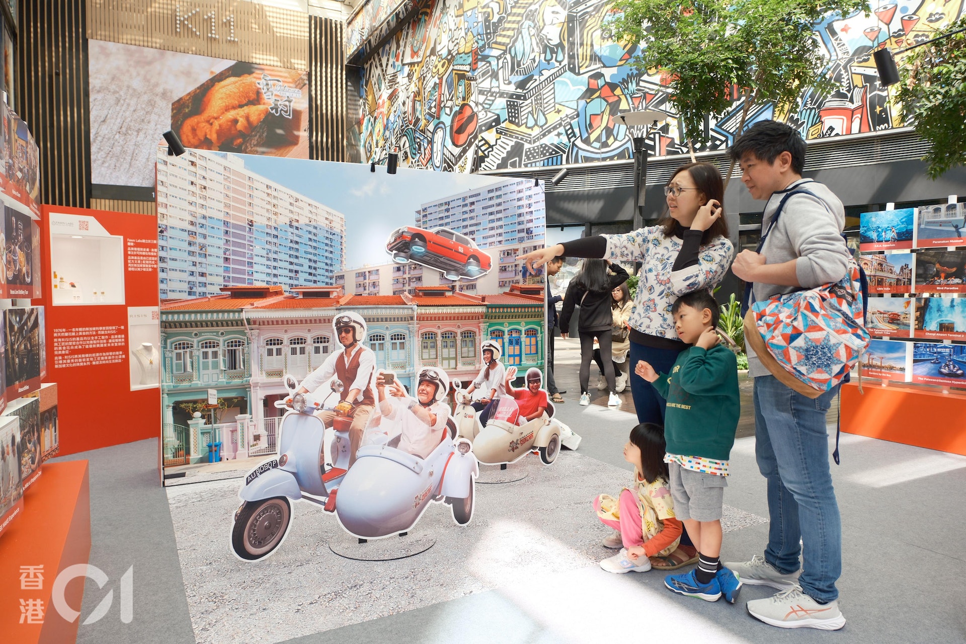 新加坡旅遊局由即日起,在尖沙咀K11購物藝術館舉行展覽及市集,以推廣當地的景點及文化。(盧翊銘攝) 新加坡旅遊局由即日起,在尖沙咀K11購物藝術館舉行展覽及市集,以推廣當地的景點及文化。(盧翊銘攝)