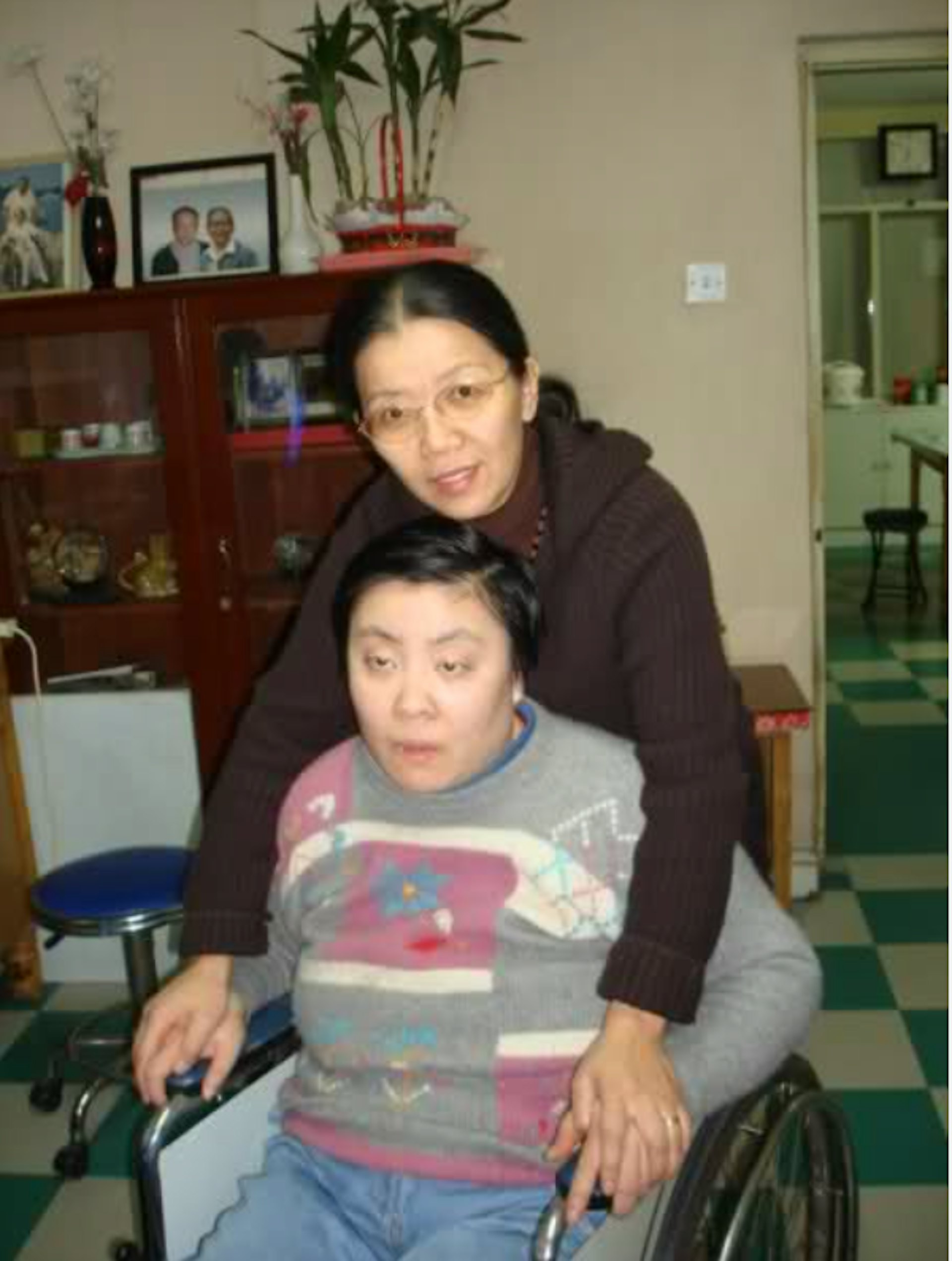 朱令因為「鉈中毒」全身癱瘓,智商只剩7歲。(圖/翻攝微博)