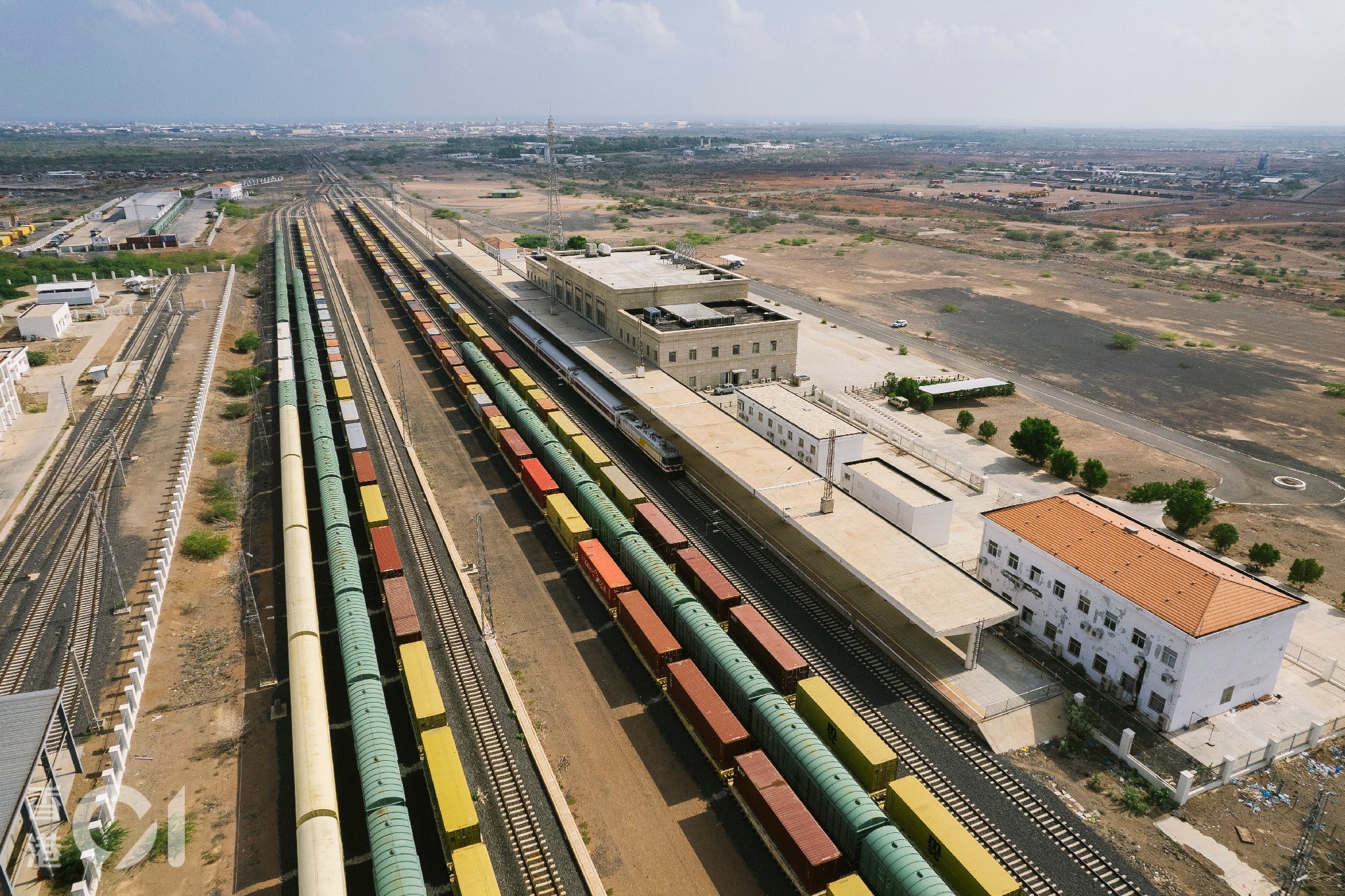 亞吉鐵路是連接非洲埃塞俄比亞首都阿迪斯阿貝巴和吉布地首都吉布地市的鐵路,由中國土木工程集團有限公司及中鐵二局集團有限公司共同承建。(鄭子峰攝)