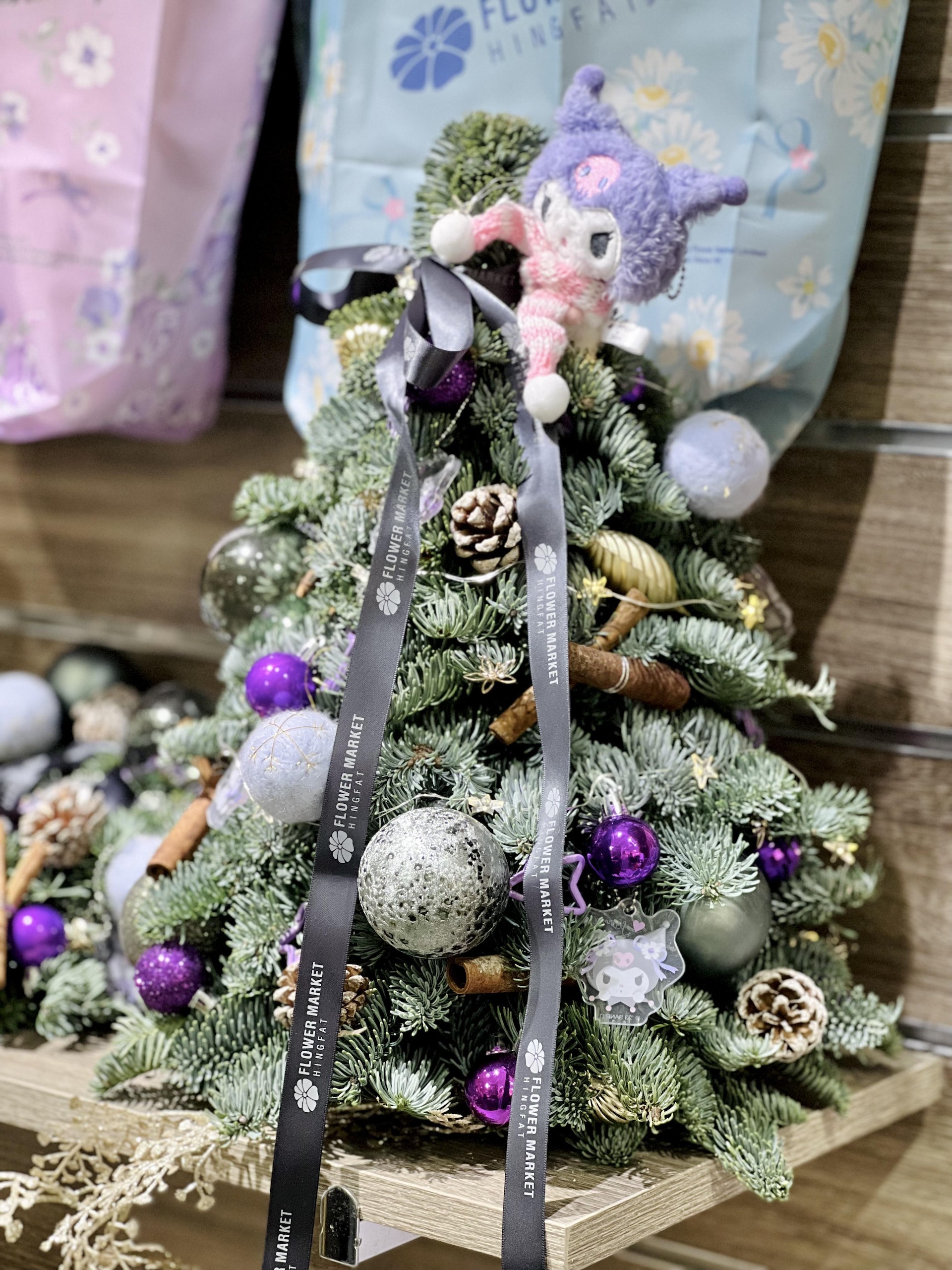 聖誕禮物推薦2023|興發鮮花 x Sanrio Characters Dreamy Christmas 迷你聖誕樹DIY套裝 HK$899 聖誕禮物推薦2023|興發鮮花 x Sanrio Characters Dreamy Christmas 迷你聖誕樹DIY套裝 HK$899