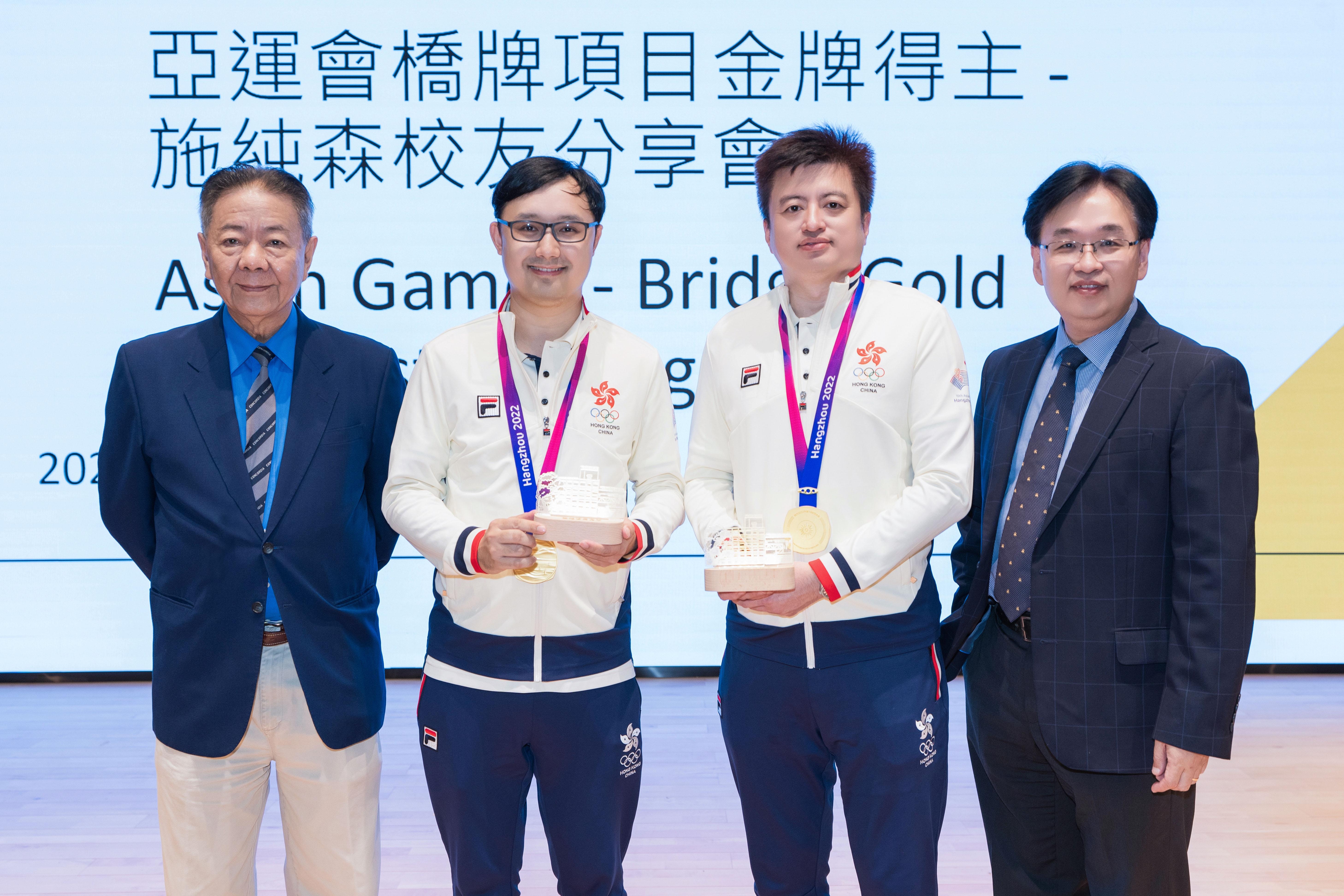 左起：香港路德會會長戎子由博士、杭州亞運金牌得主何煒霖、杭州亞運金牌得主暨北協校友施純森、北角協同中學李健廉校長。（北角協同中學提供）