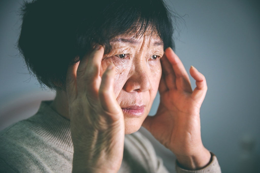 譫妄｜80歲婆婆突意識混亂有幻覺！不是失智　竟因泌尿道感染而起
