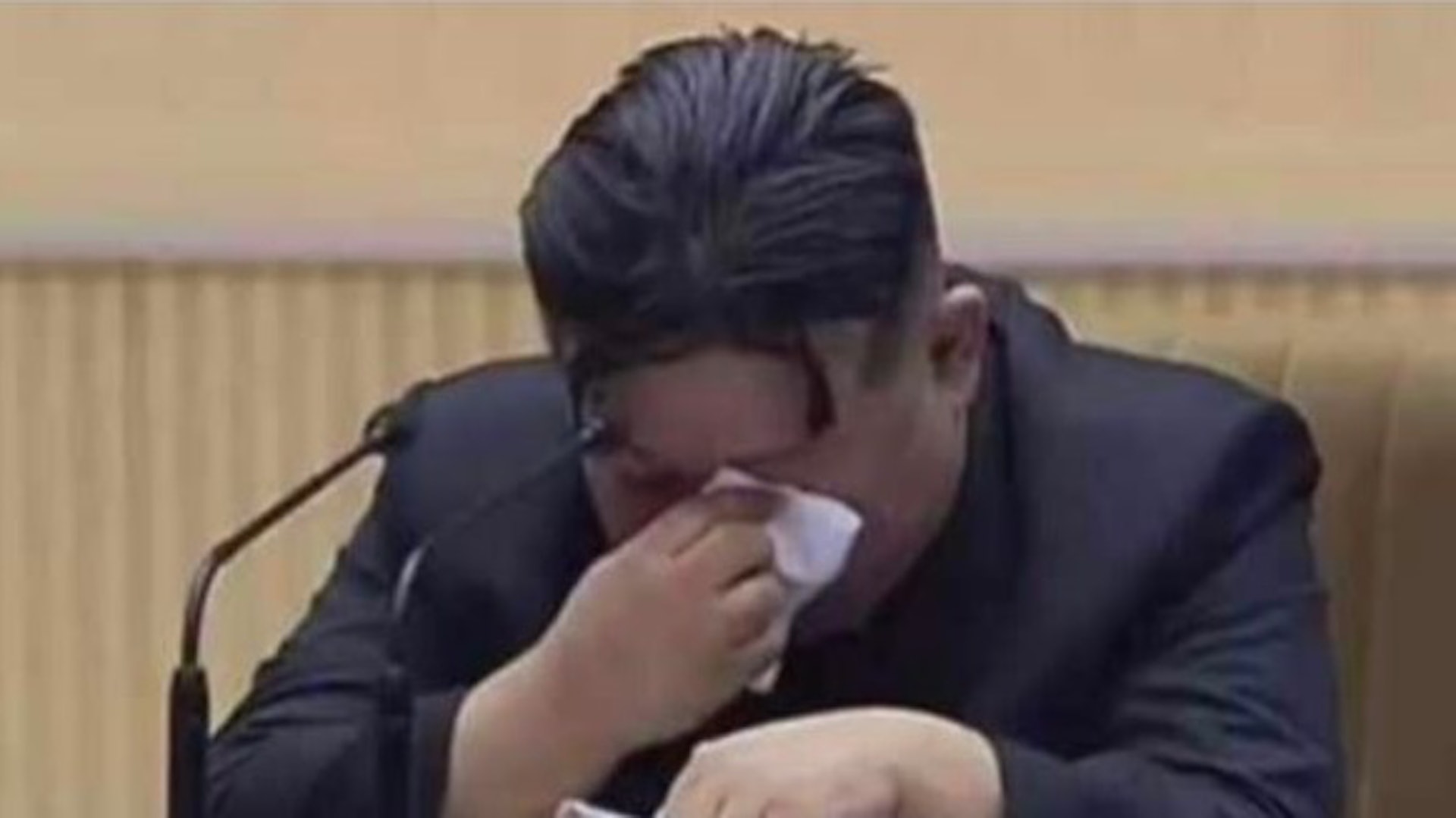 金正恩:朝鮮領袖金正恩2023年12月3日出席在平壤舉行的第五次全國母親大會並致開幕詞,期間他一度落淚,懇求國民多生孩子。(朝鮮中央電視台影片截圖) 金正恩:朝鮮領袖金正恩2023年12月3日出席在平壤舉行的第五次全國母親大會並致開幕詞,期間他一度落淚,懇求國民多生孩子。(朝鮮中央電視台影片截圖)