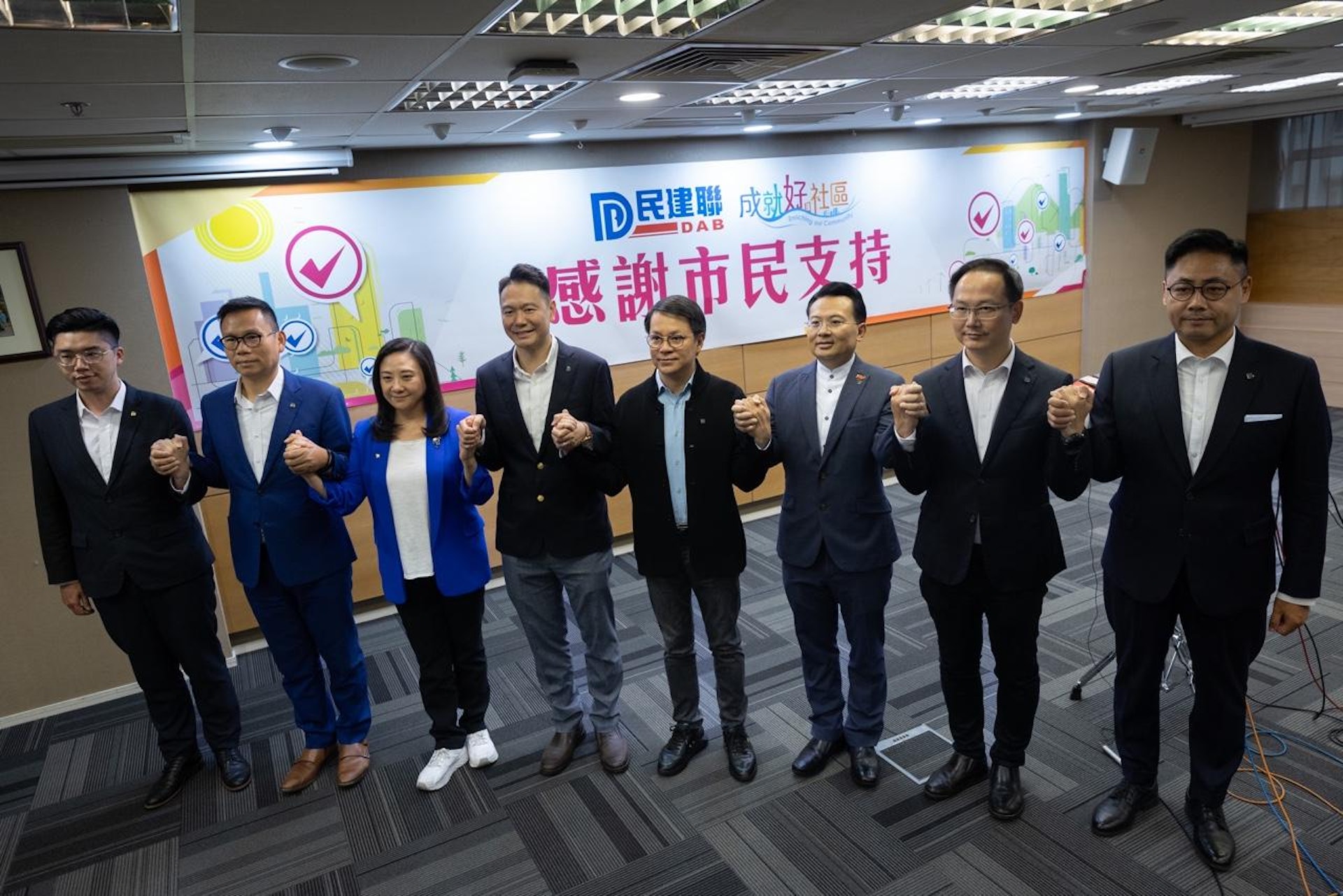 民建聯表示,對結果感到滿意,又指,系統故障對市民投票有一定影響,認為選管會採取了合適的應對方法。(廖雁雄攝) 民建聯表示,對結果感到滿意,又指,系統故障對市民投票有一定影響,認為選管會採取了合適的應對方法。(廖雁雄攝)