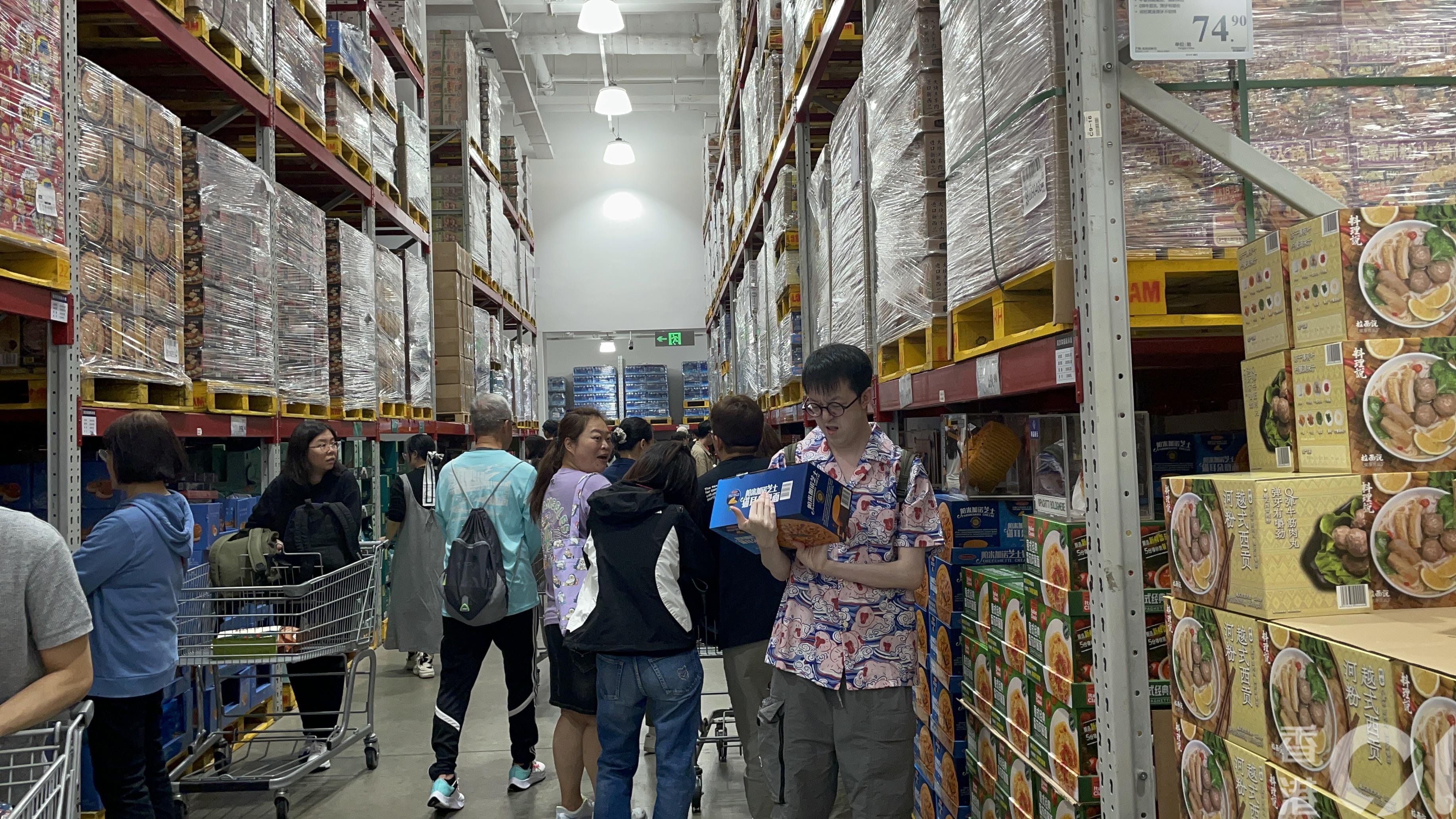 周末下午位於福田區的山姆超市內的情況。（洪芷菁攝）