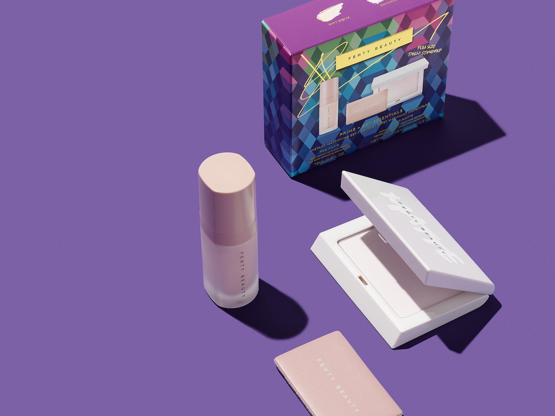 聖誕禮物推薦2023|Fenty Beauty 星河棱鏡 瞬間柔霧定妝套裝 HK$288(品牌提供) 聖誕禮物推薦2023|Fenty Beauty 星河棱鏡 瞬間柔霧定妝套裝 HK$288(品牌提供)