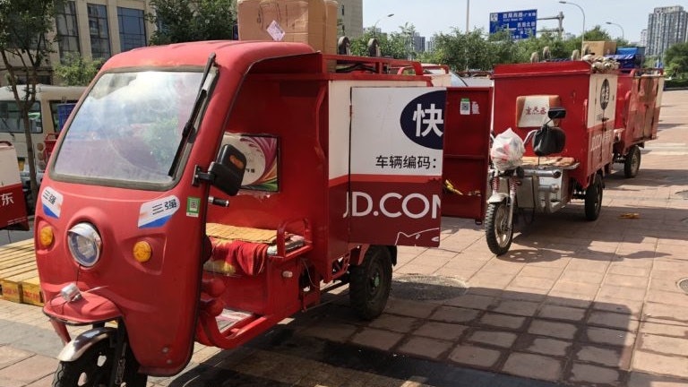 南京女買手機要求送貨上門遭拒 快遞員竟稱「敢投訴就報復」 南京女買手機要求送貨上門遭拒 快遞員竟稱「敢投訴就報復」
