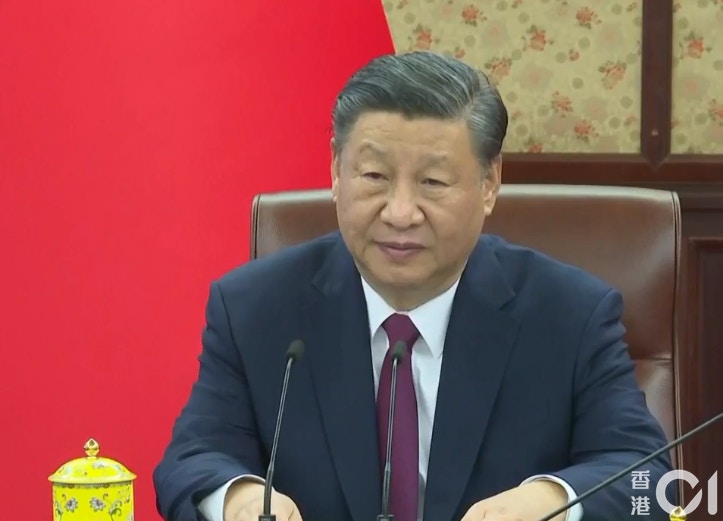 國家主席習近平昨日（26日）為紀念已故領導人毛澤東誕辰130周年發表重要講話時，再次談及香港及澳門的經濟發展，著破解深層次矛盾和問題。（資料圖片／片段截圖）
